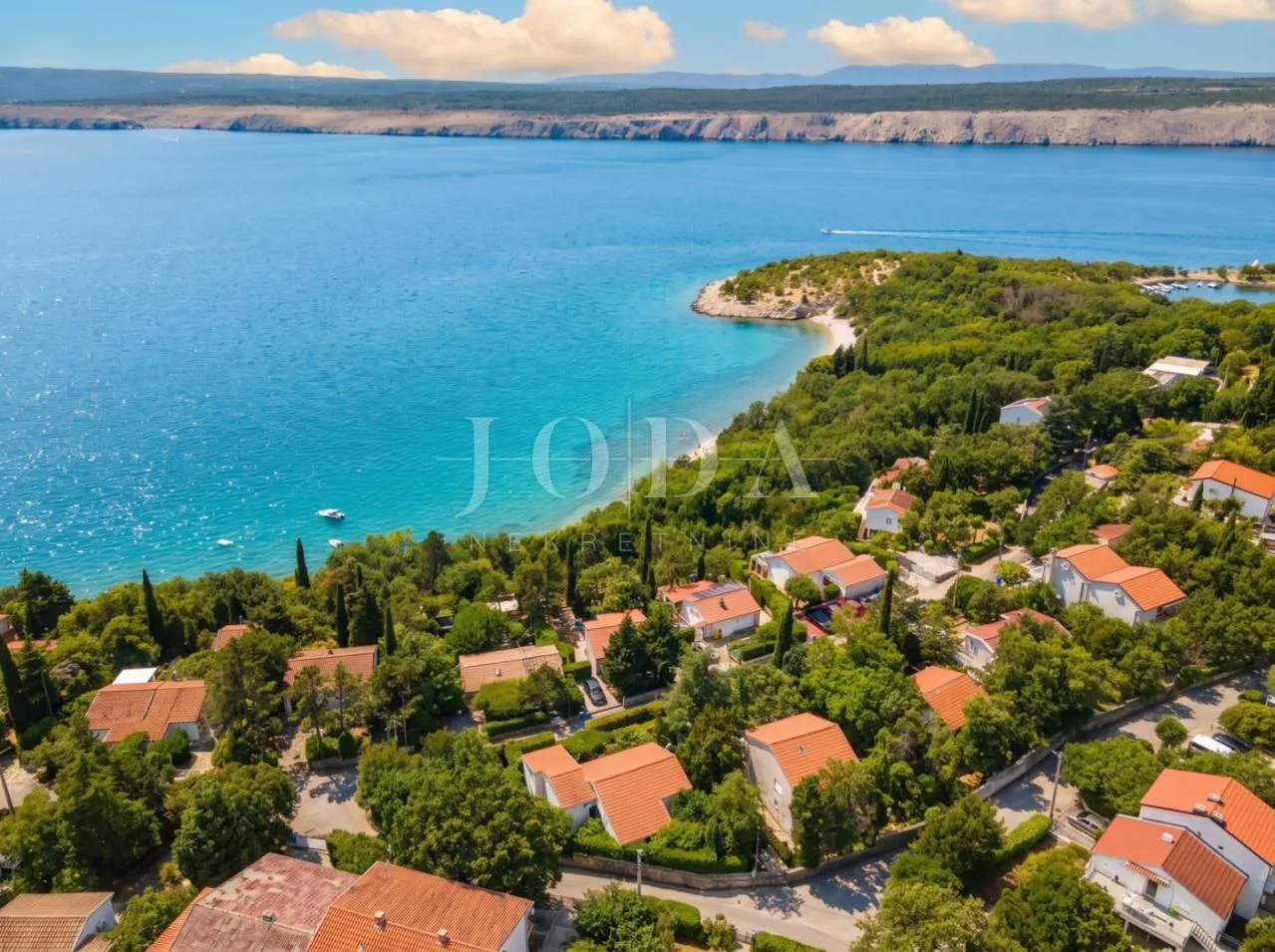 jadranovo, kuća na izvrsnoj lokaciji - slika 18