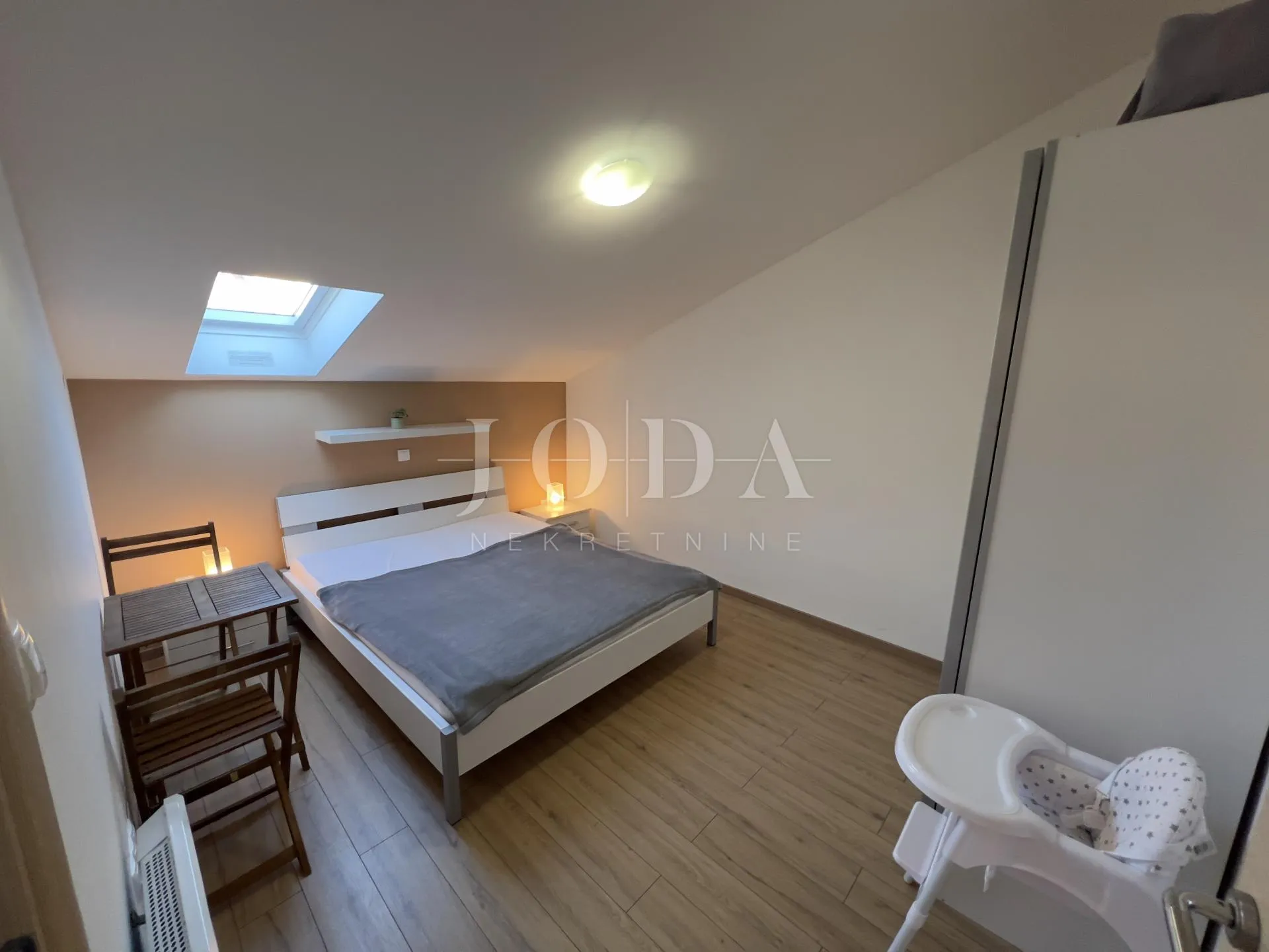 uređeni apartman u centru crikvenice, prvi red do mora - slika 5