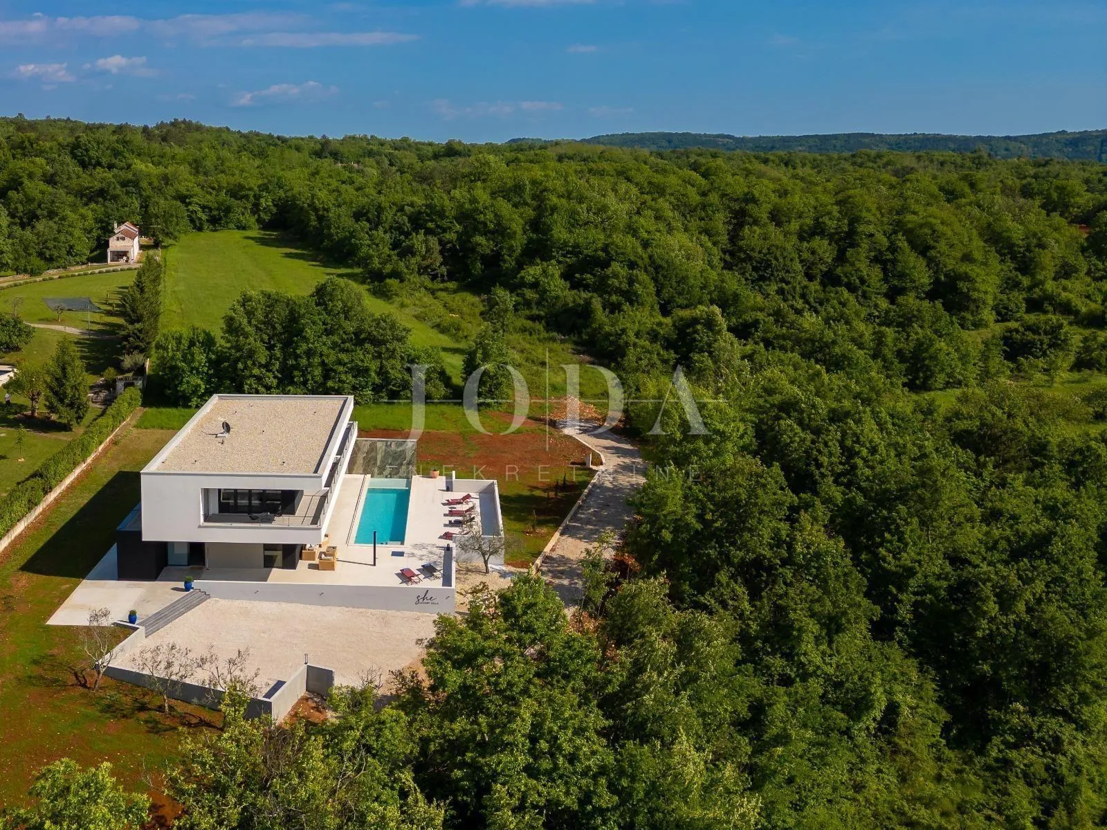 grožnjan, zadivljujuća luksuzna dizajnerska villa - slika 4