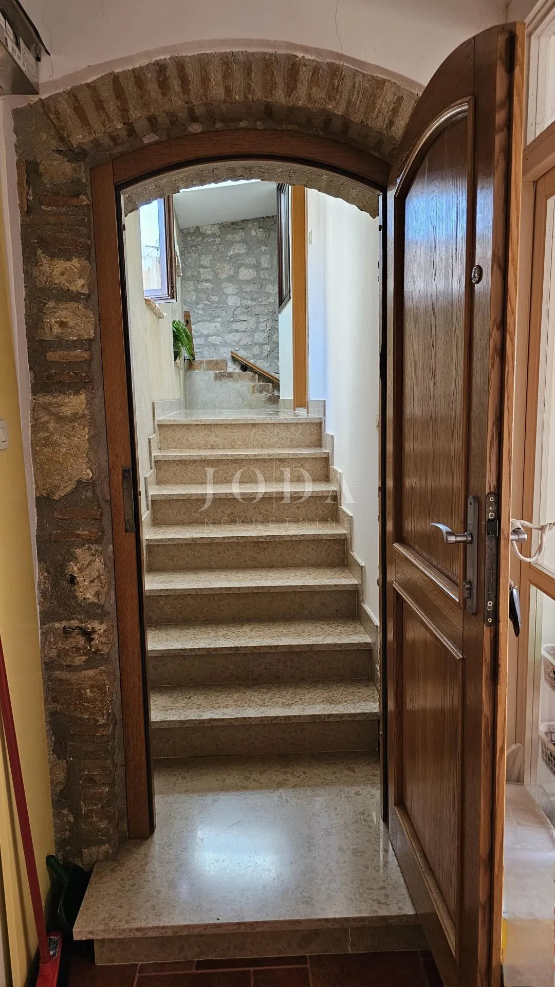kuća u nizu sa 4 apartmana i balkonom,vrsar centar - slika 24