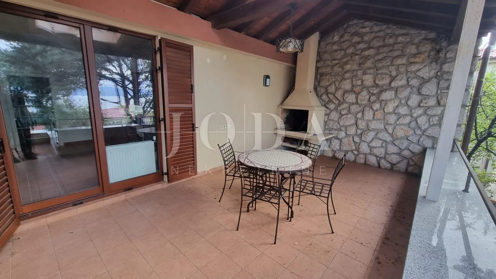 novi vinodolski kuća 100 m od mora - slika 8