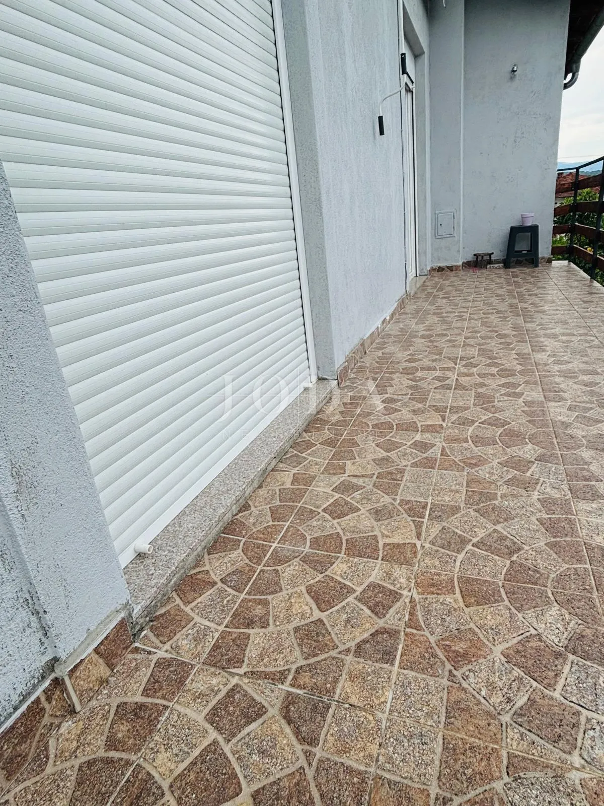 kastav, kuća sa dva stana i velikom okućnicom - slika 5