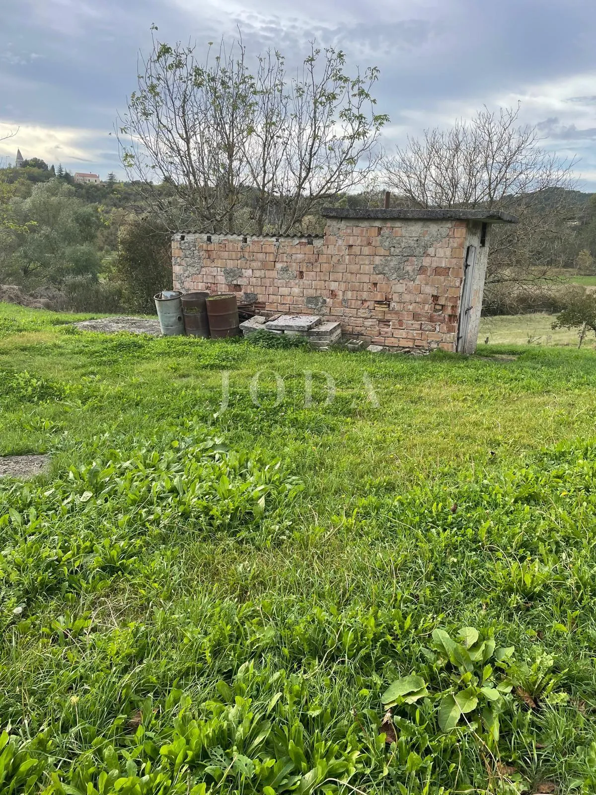 kuća i gosp.objekt na atraktivnom zemljištu 12.800m2,cerovlje okolica - slika 3