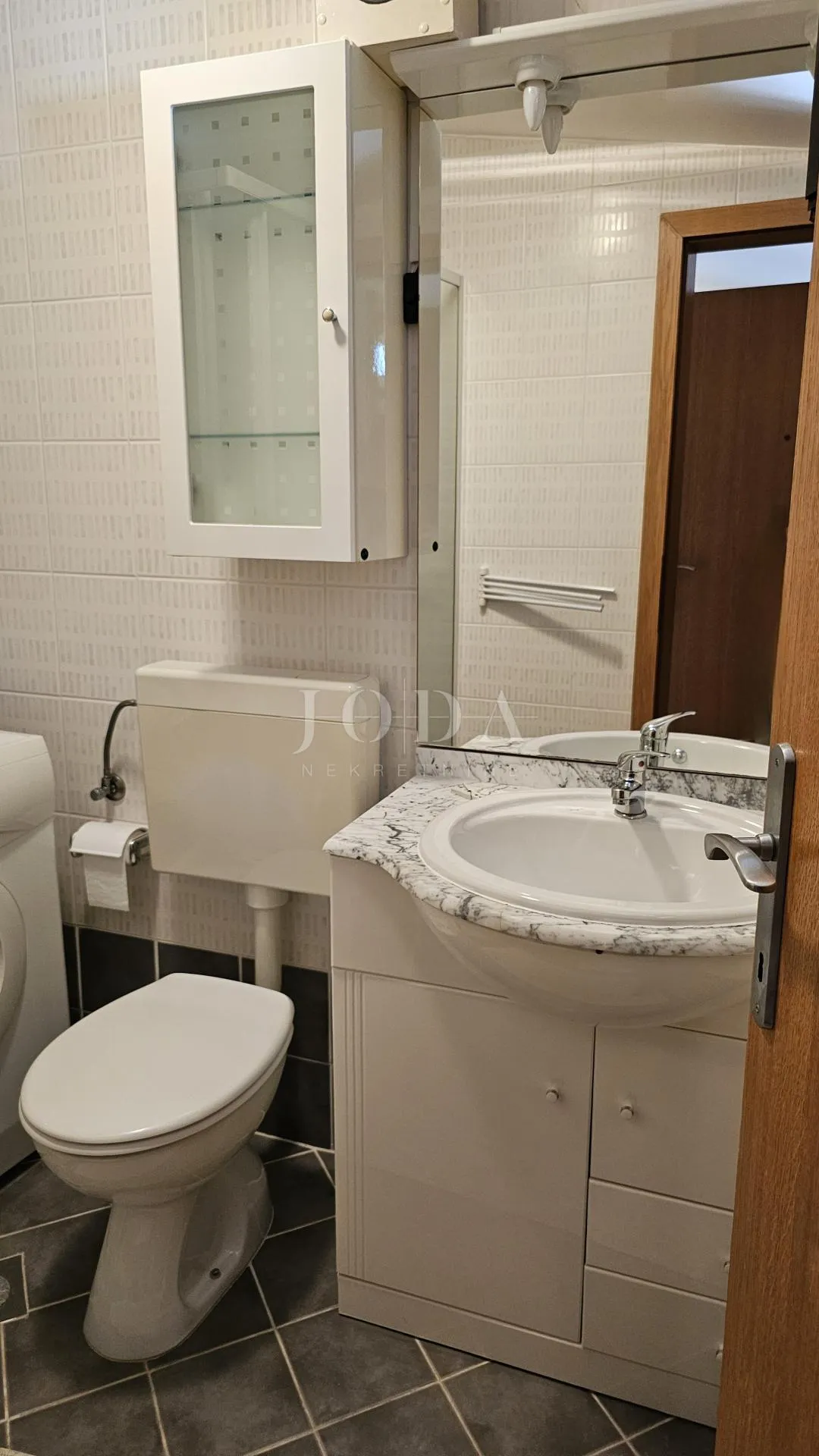 kuća u nizu sa 4 apartmana i balkonom,vrsar centar - slika 23