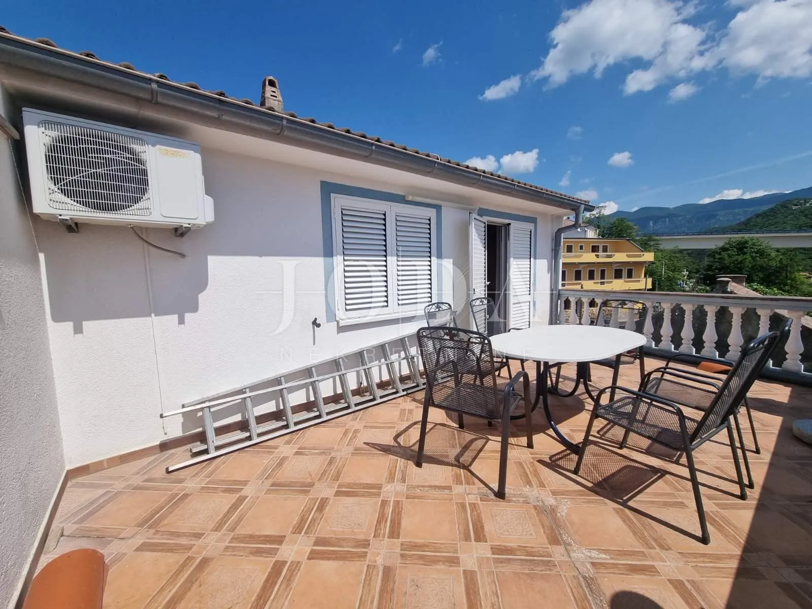 crikvenica, dvije kuće sa osam apartmana - slika 3