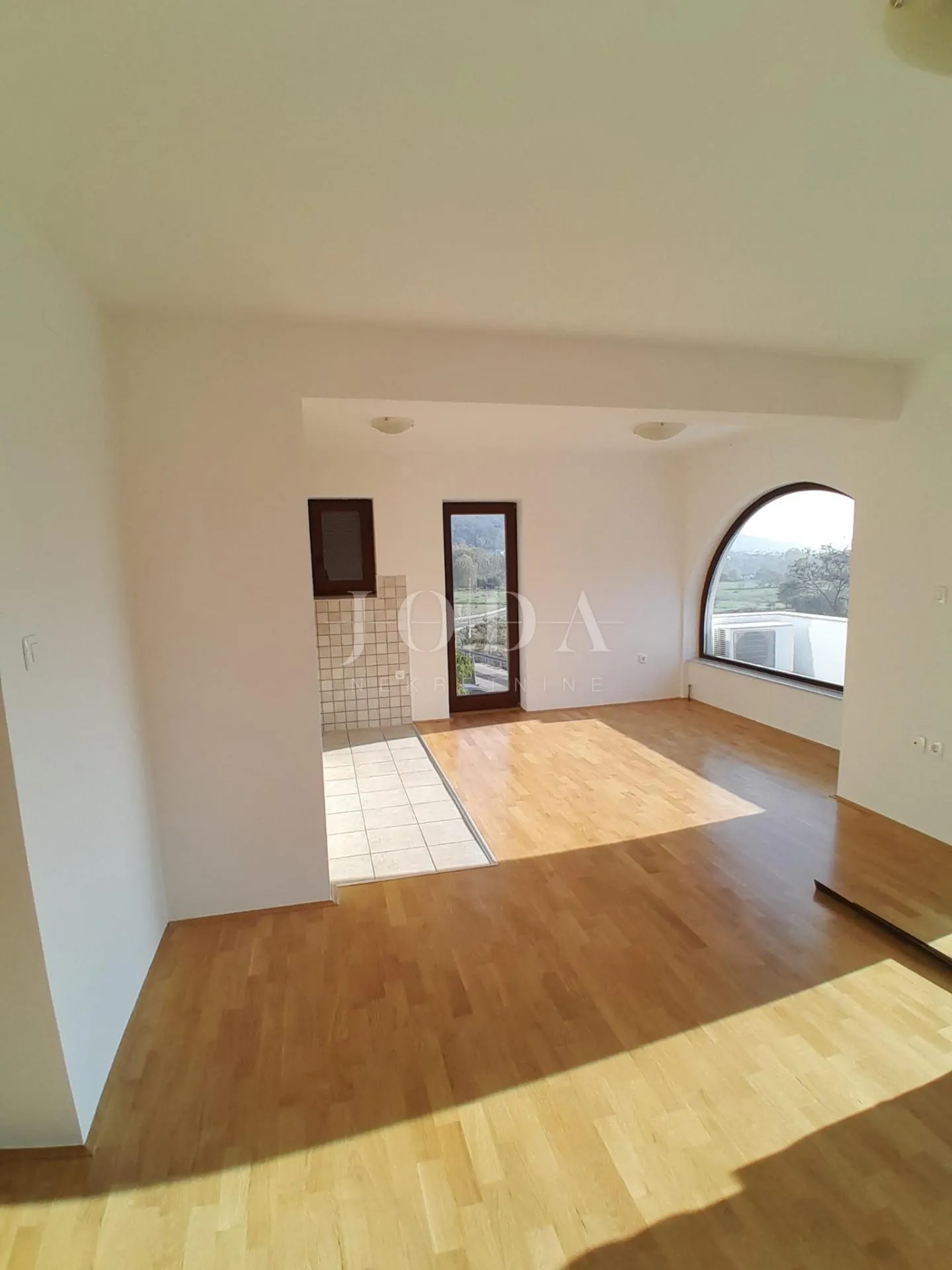 apartman sa bazenom - slika 15
