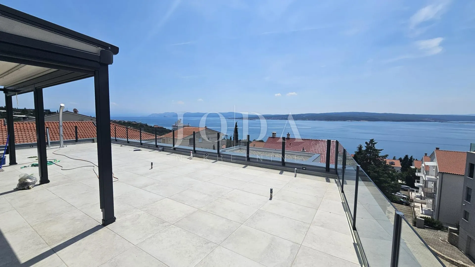 dramalj penthouse sa garažom i zasebnim apartmanom - slika 11