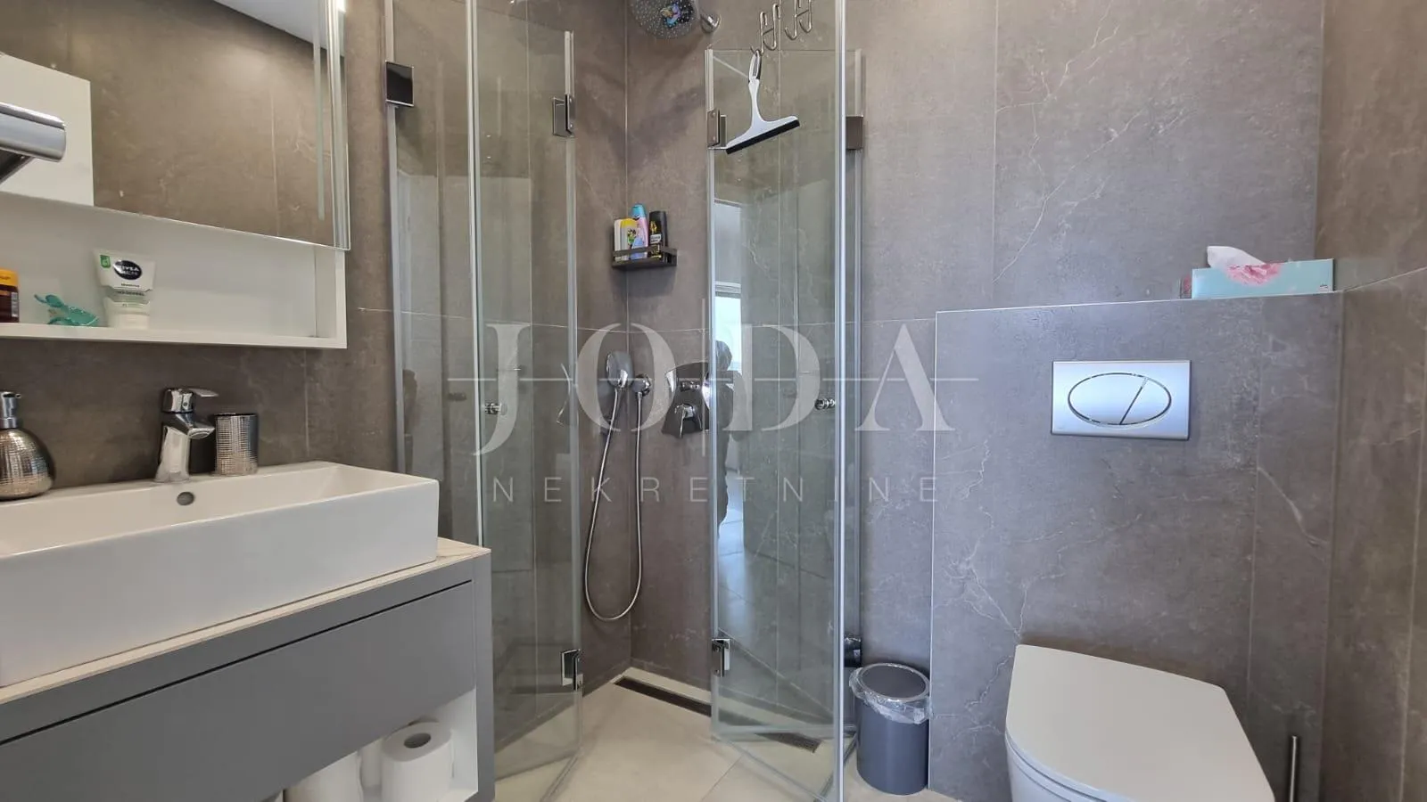 crikvenica, kuća sa osam apartmana - slika 20