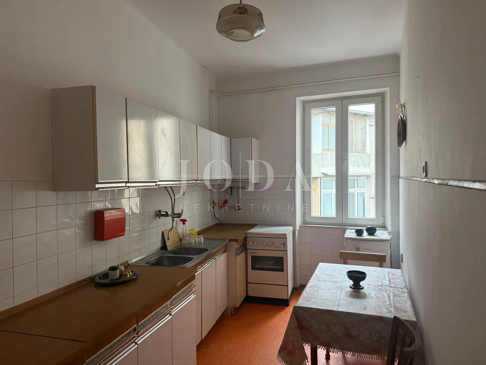 dvosobni stan 62 m² – stari grad rijeka, balkon i pogled, par minuta od korza - slika 6