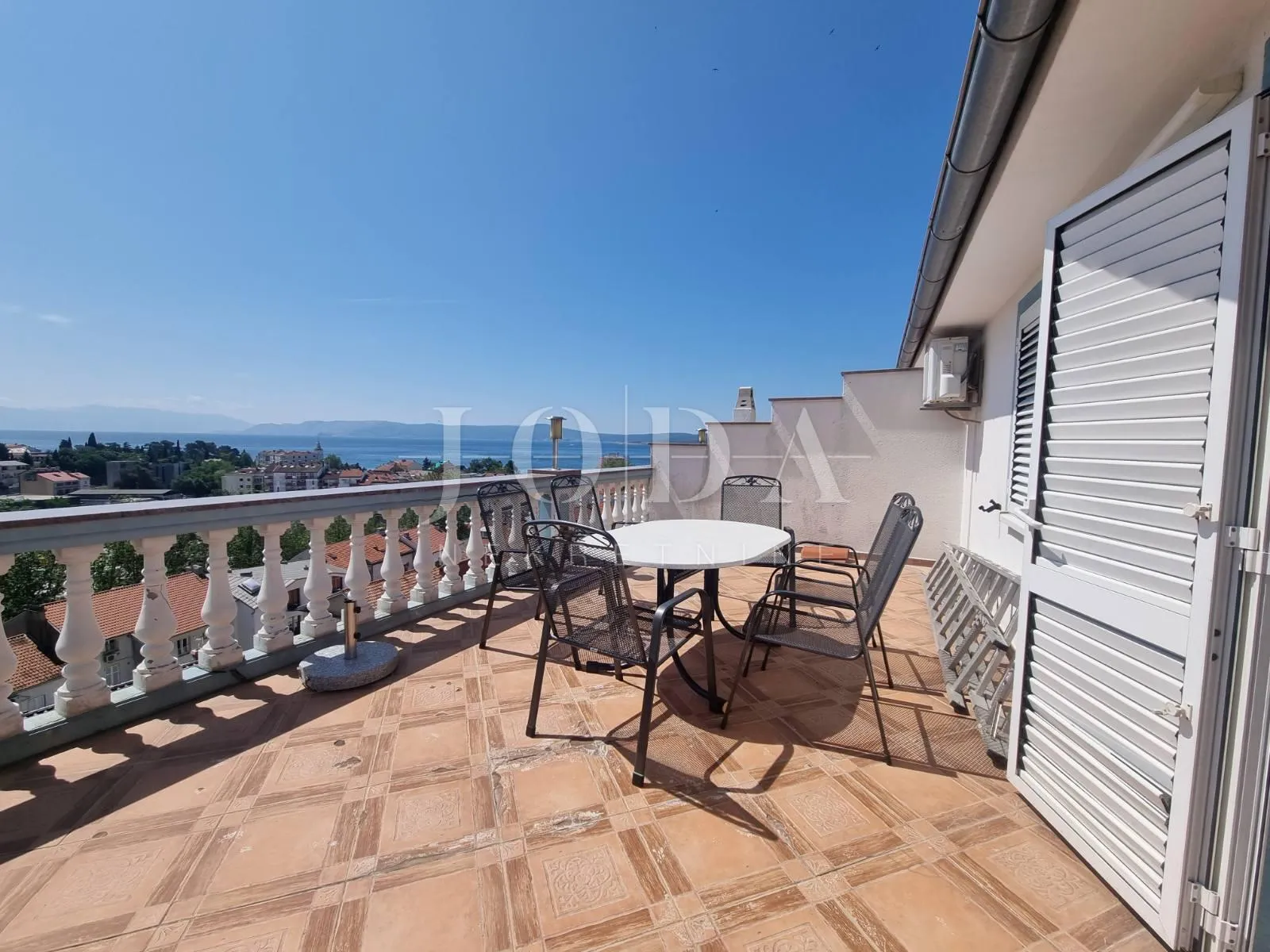 crikvenica, dvije kuće sa osam apartmana - slika 2