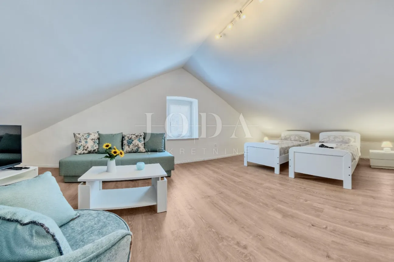 kraljevica - dvojna kuća s okućnicom 453 m², turistički uhodan - slika 17