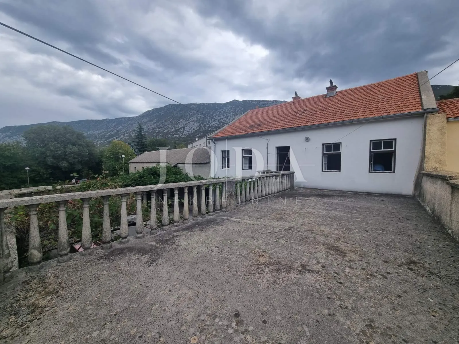 tribalj, kuća,gospodarska zgrada, prostrana okućnica i oranica - slika 24