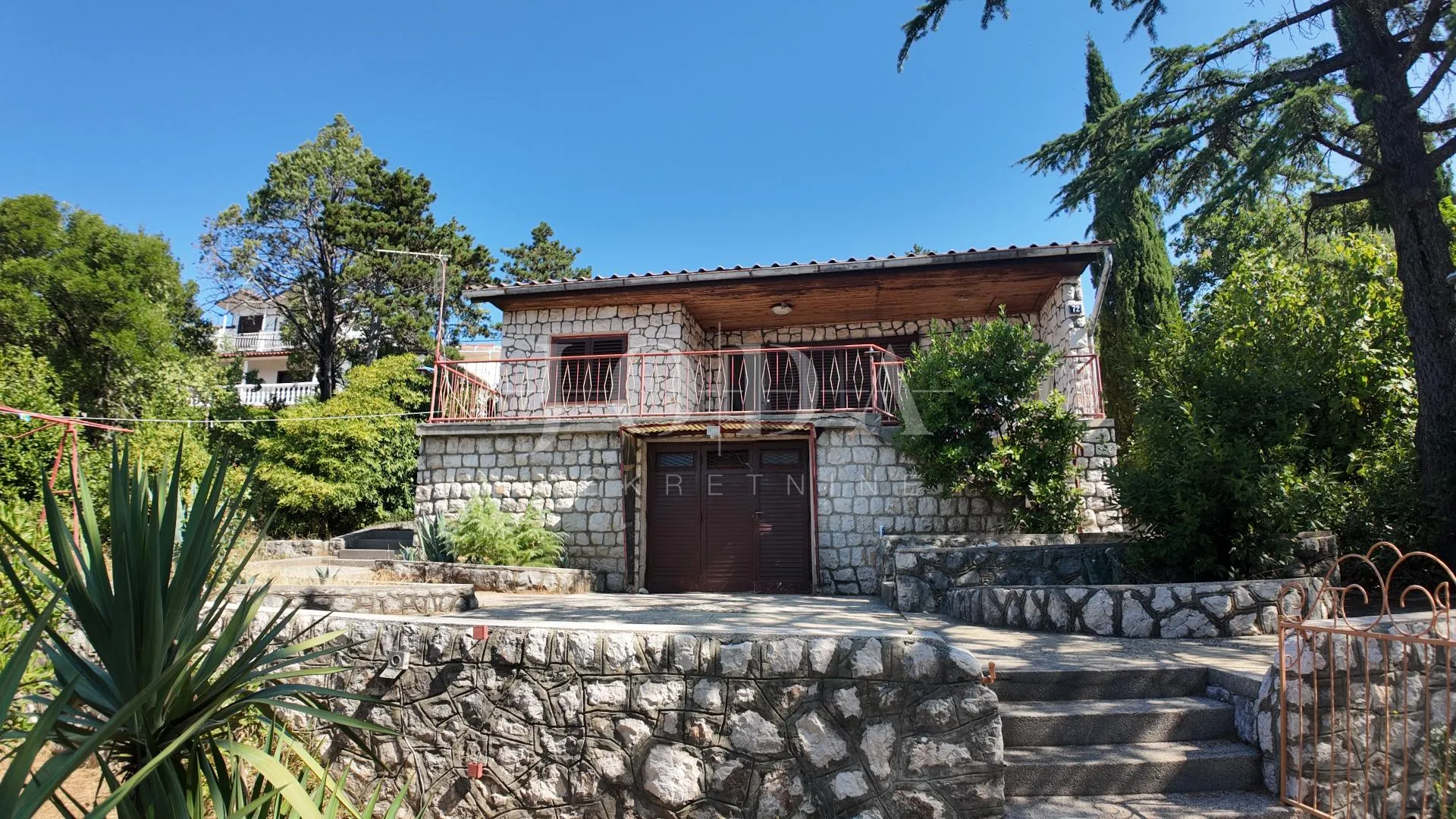 kuća na parceli od 1058m2 100m od mora - slika 10