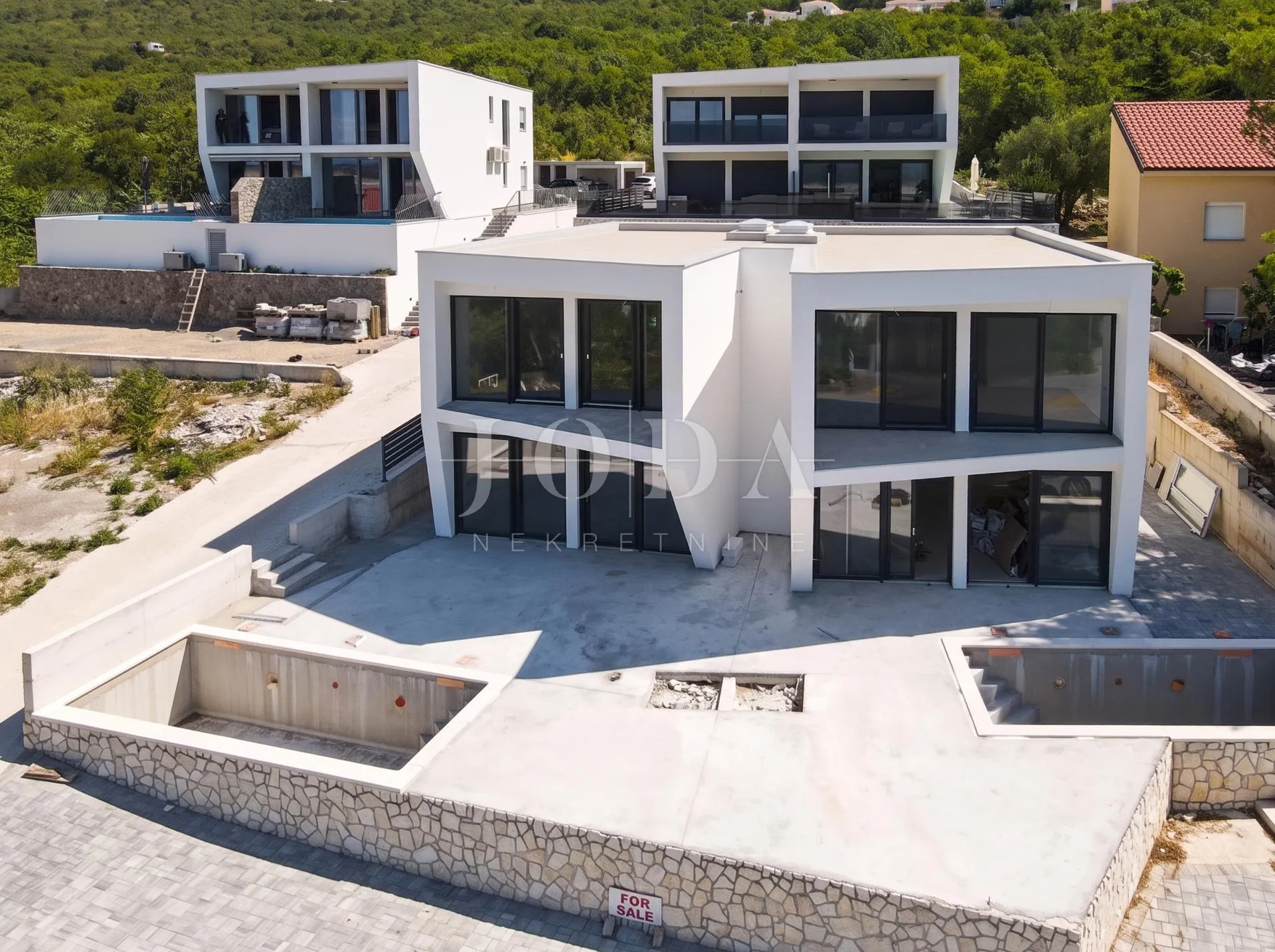 jadranovo, dvojna kuća s bazenom u roh bau - slika 5