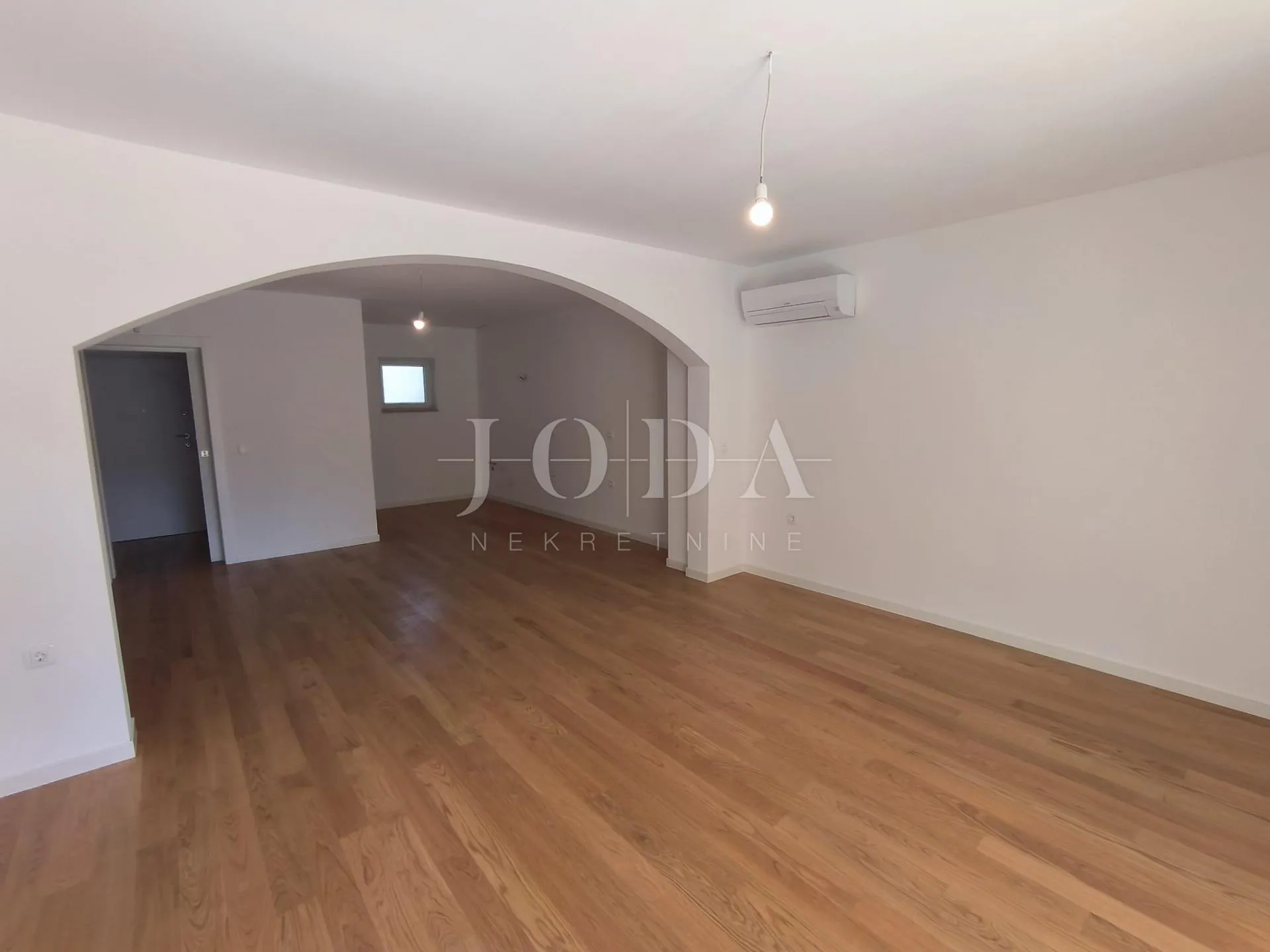 zadar, trosobni stan sa vrtom i garažom - slika 10