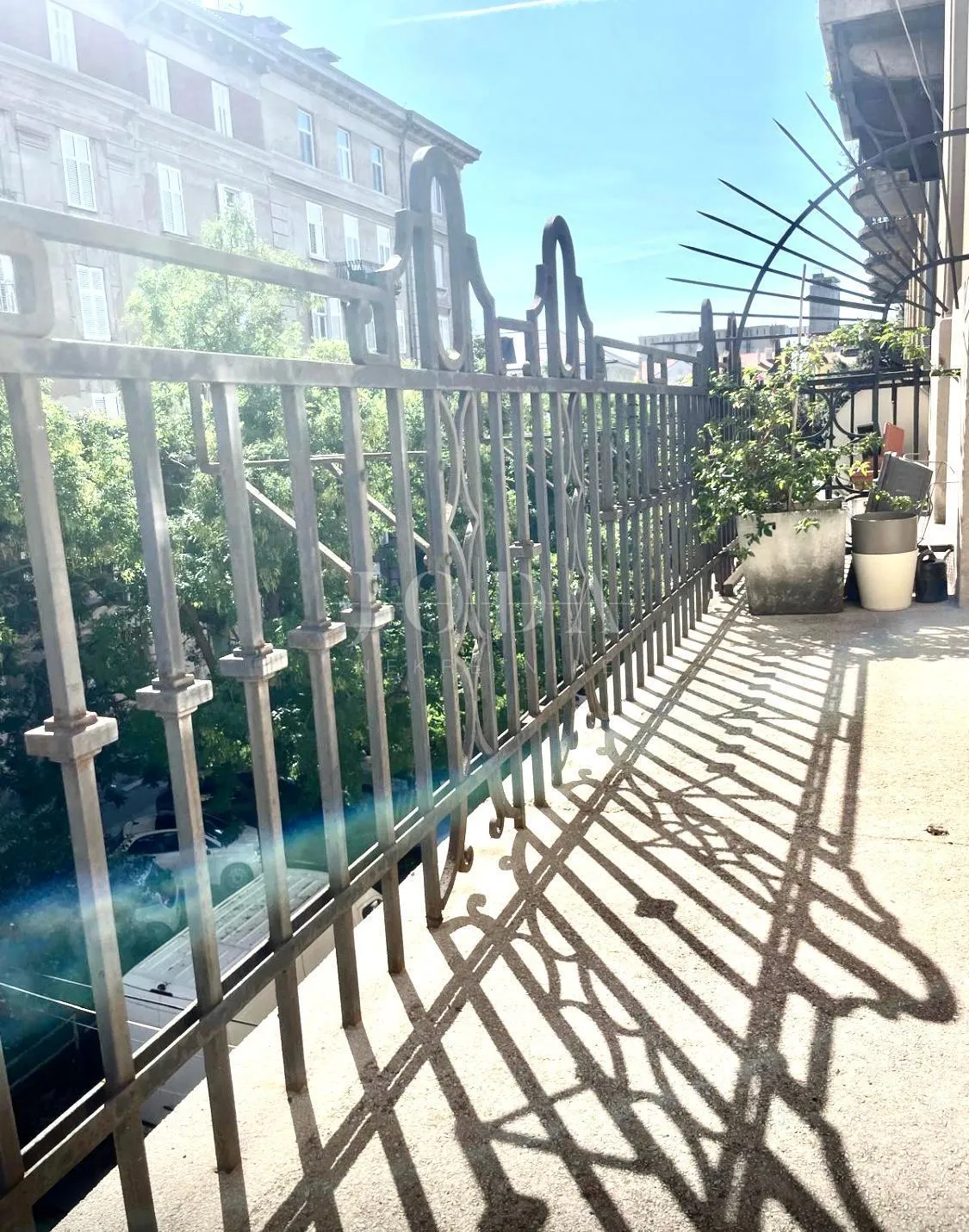 rijeka - kompletno namješten stan s dvije kupaonice i balkonima – mogućnost dva apartmana! - slika 13