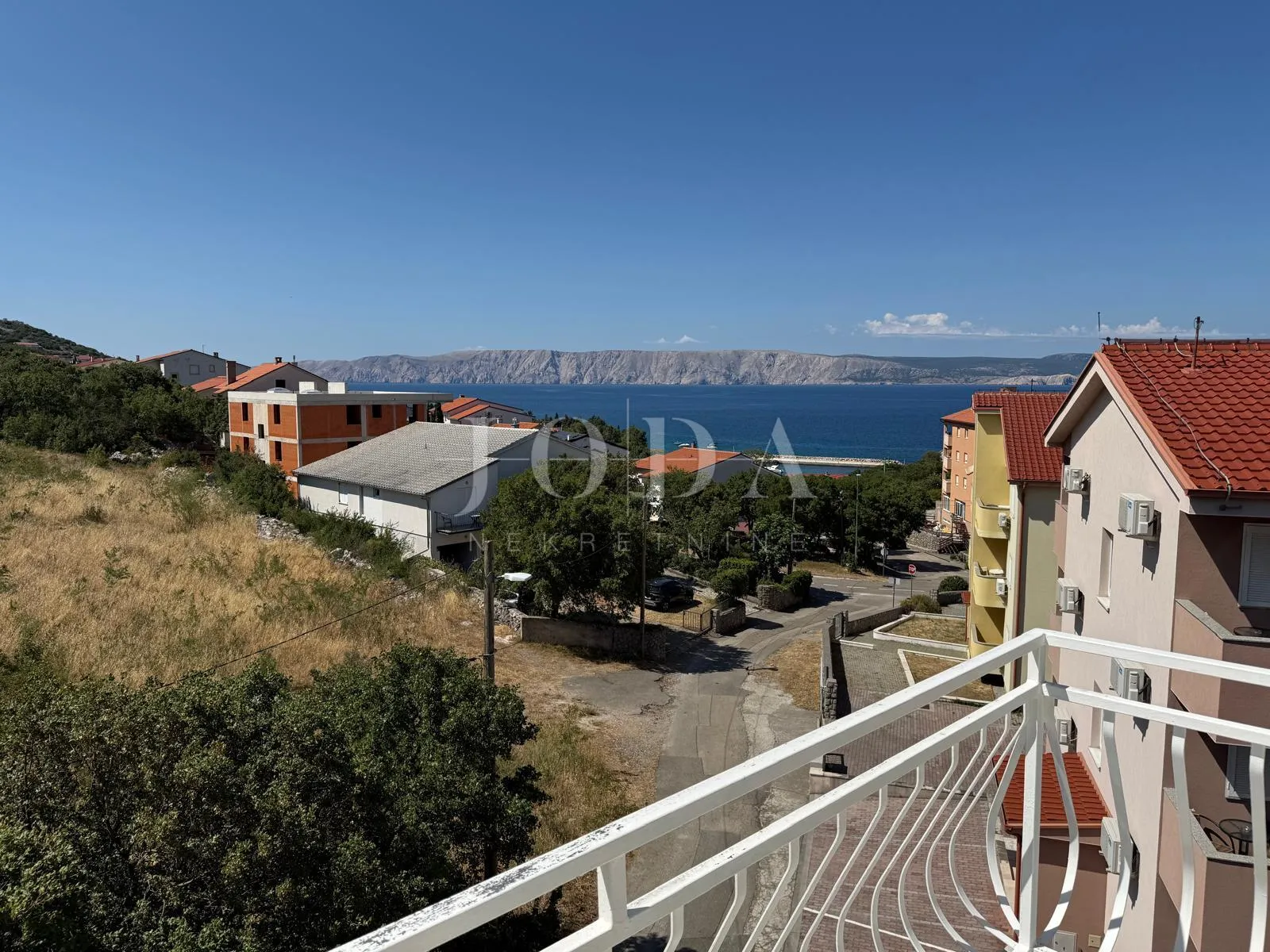 klenovica dvosobni stan 200m od mora - slika 17