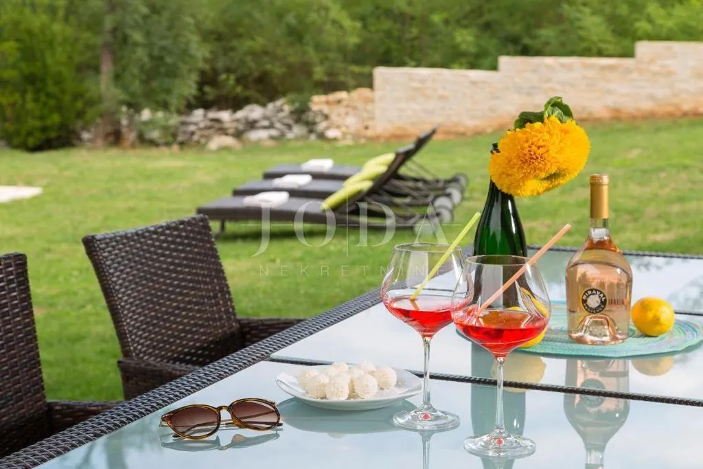 labin, okolica, moderna villa okružena prirodom - slika 7