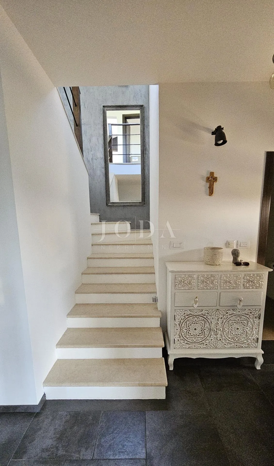 prekrasna villa sa bazenom i prostranom okućnicom,barban okolica - slika 16