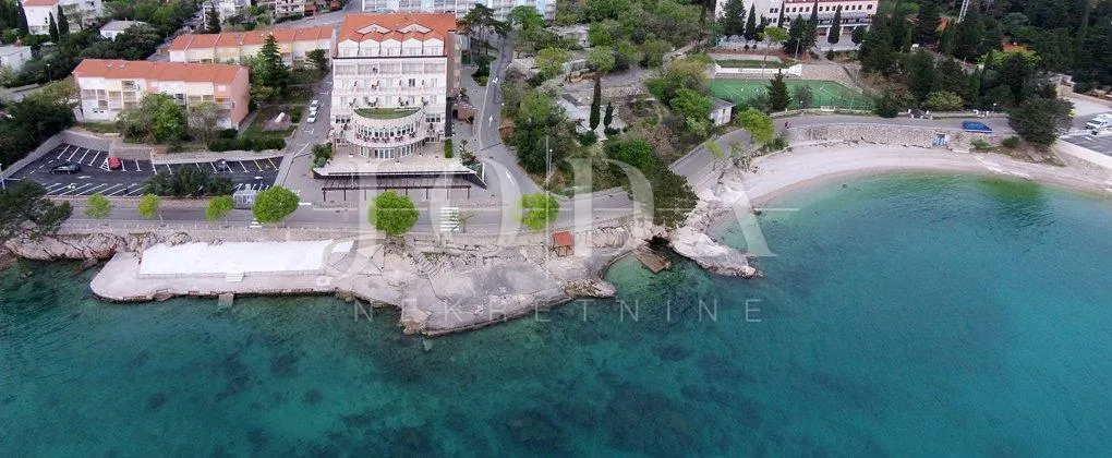 hotel na prodaju prvi red do mora - slika 2