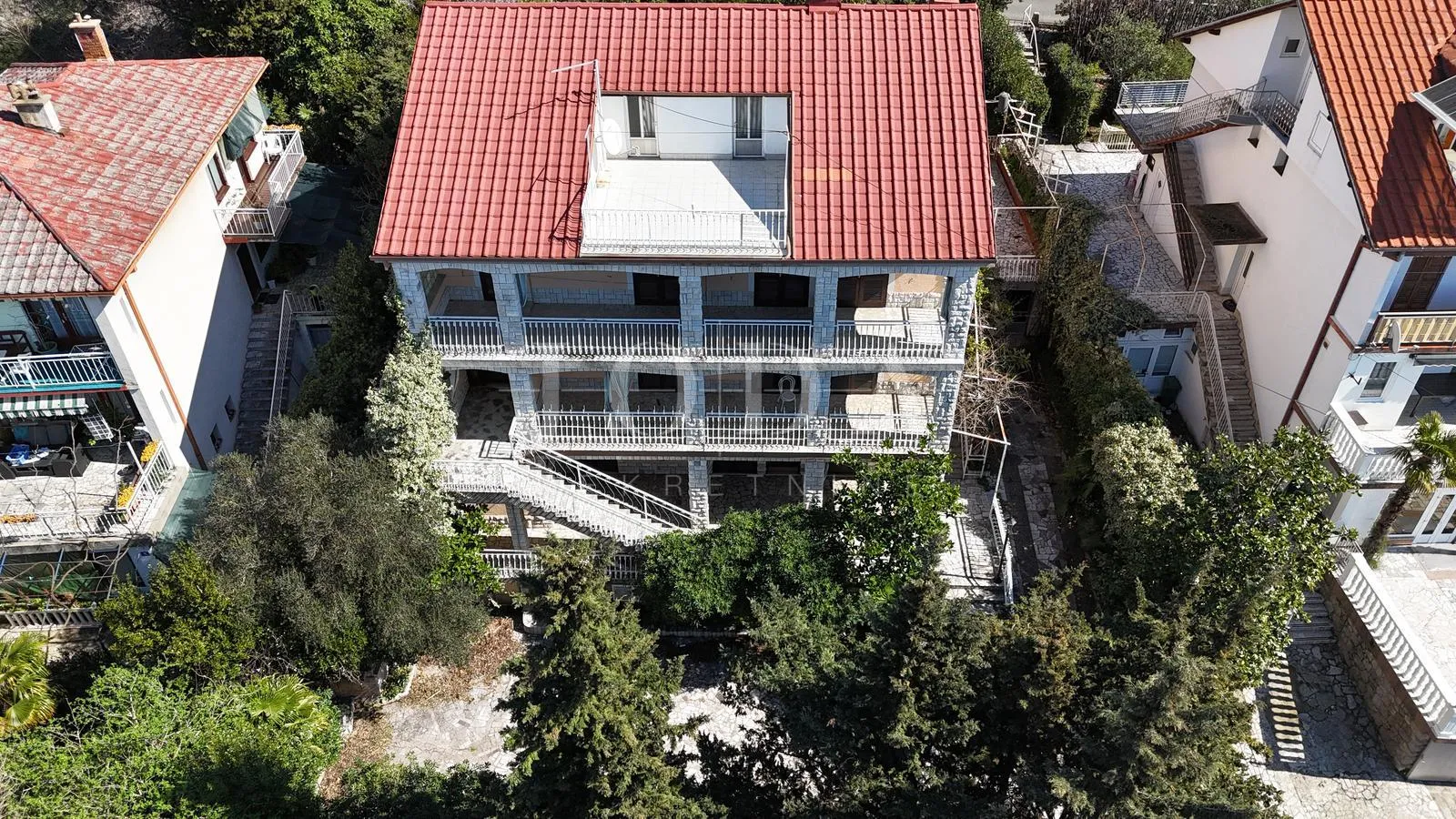 prostrana kuća u crikvenici – idealna investicija za turizam - slika 5