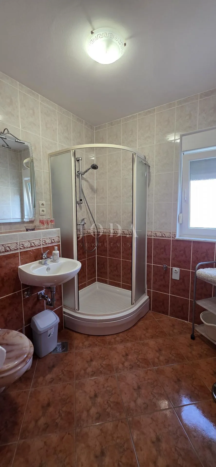 prostrana kuća s 5 apartmana, 100 m od mora – idealna za turizam! - slika 27