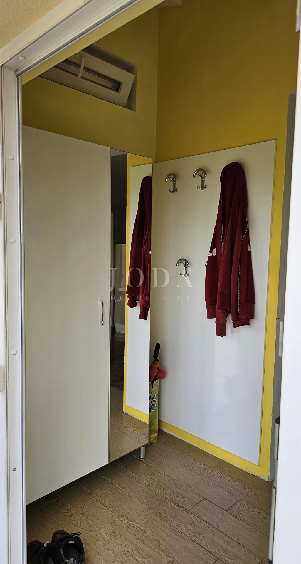 lijepa prizemnica kompletno opremljena na mirnoj lokaciji,ližnjan okolica - slika 6