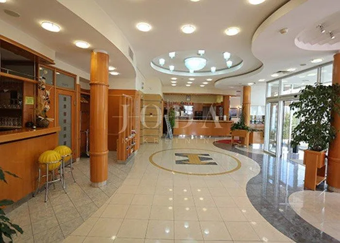 hotel na prodaju prvi red do mora - slika 9