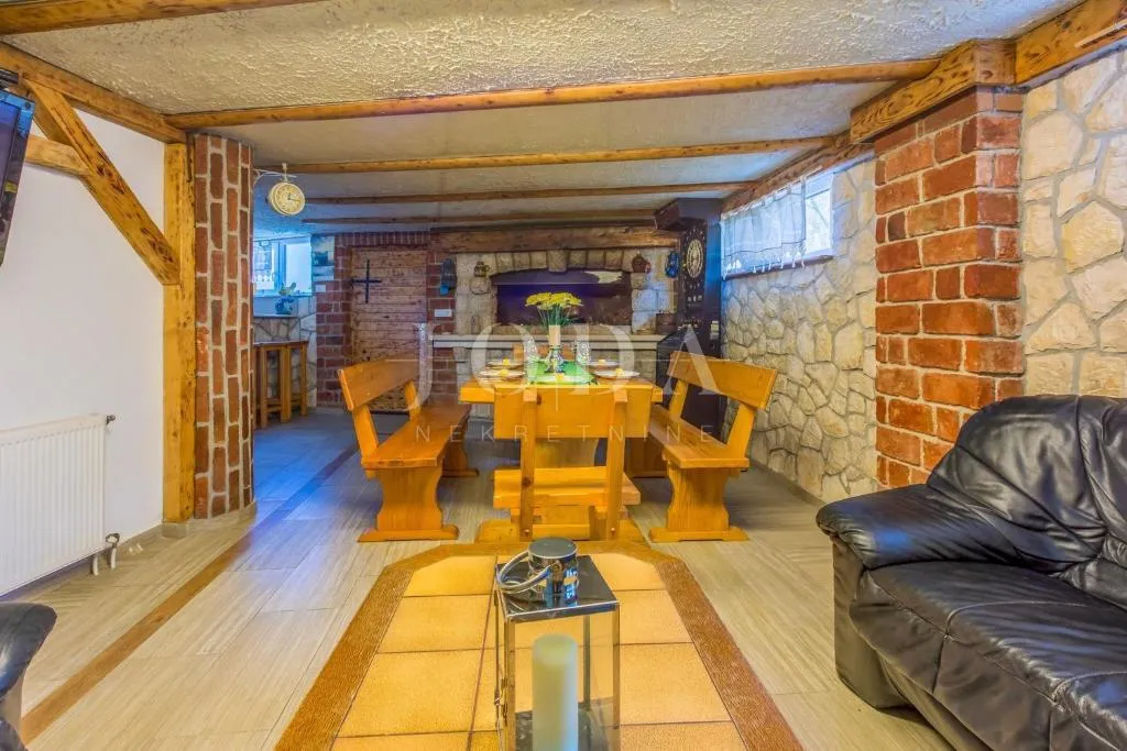 kuća s bazenom na prodaju u bribiru – 4 spavaće sobe, kamin, okućnica, parking | kvarner - slika 17