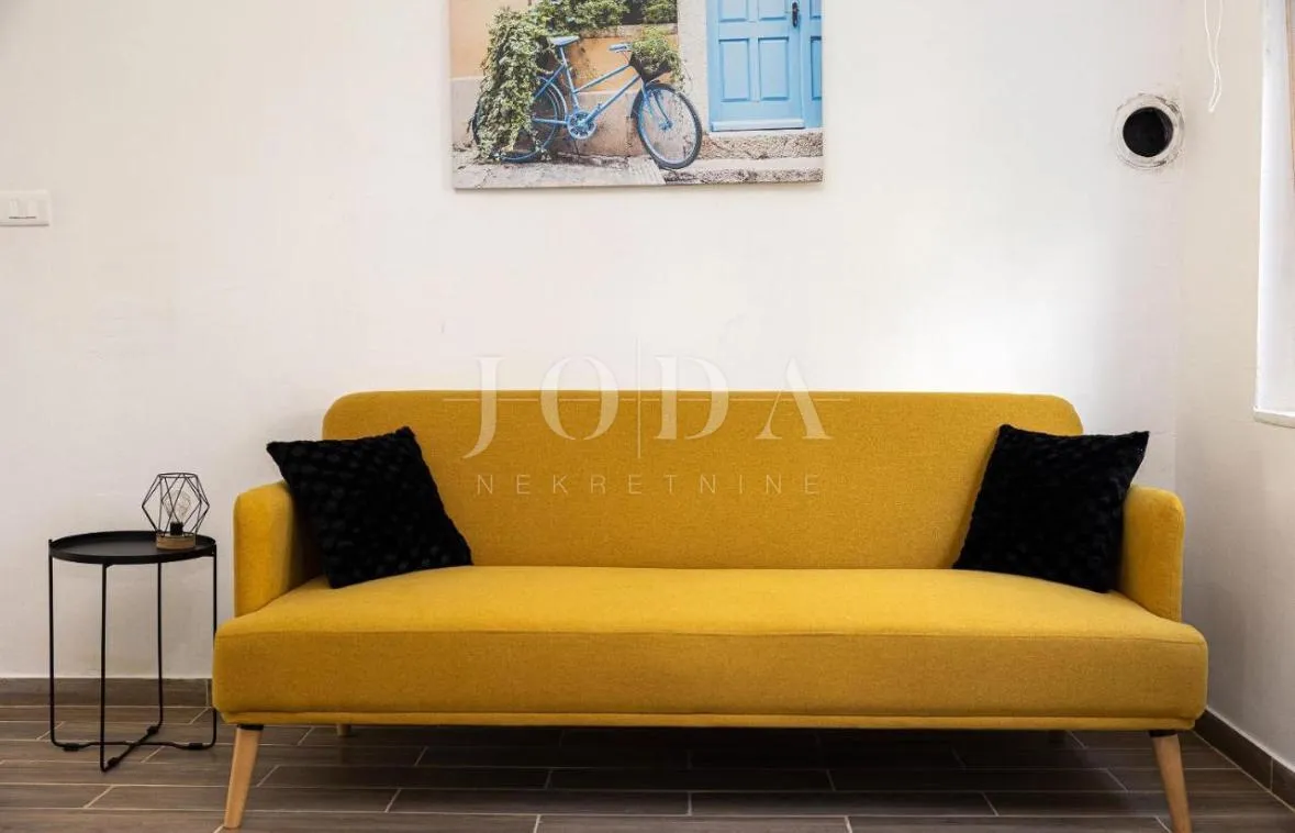 prodaju se dvije etaže kuće blizu centra i plaže – idealno za život ili investiciju! - slika 3