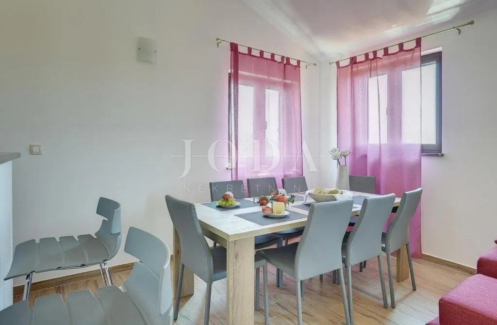 pula, villa sa bazenom i jacuzzijem - slika 17
