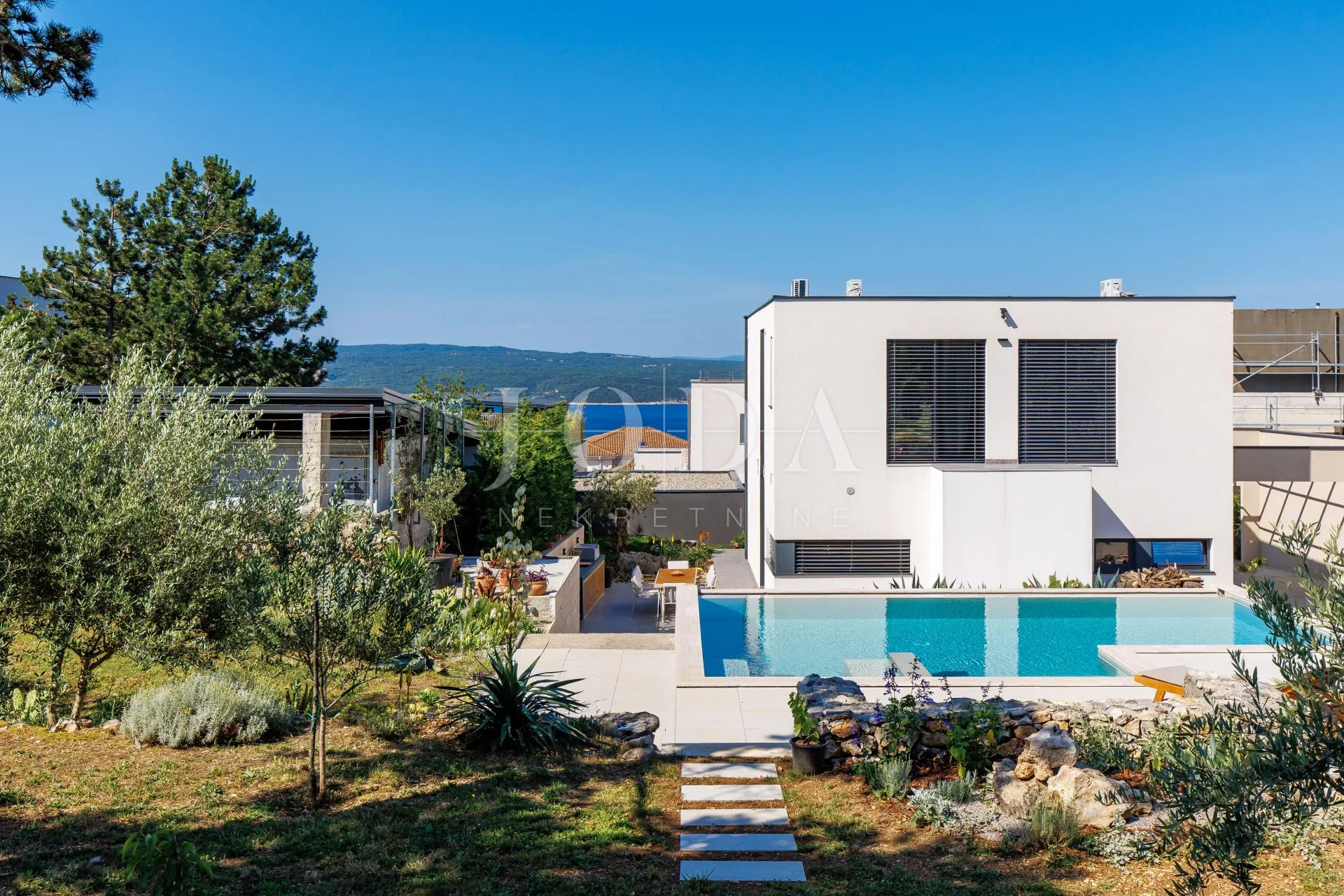 crikvenica- moderna kuća na velikoj okućnici - slika 25