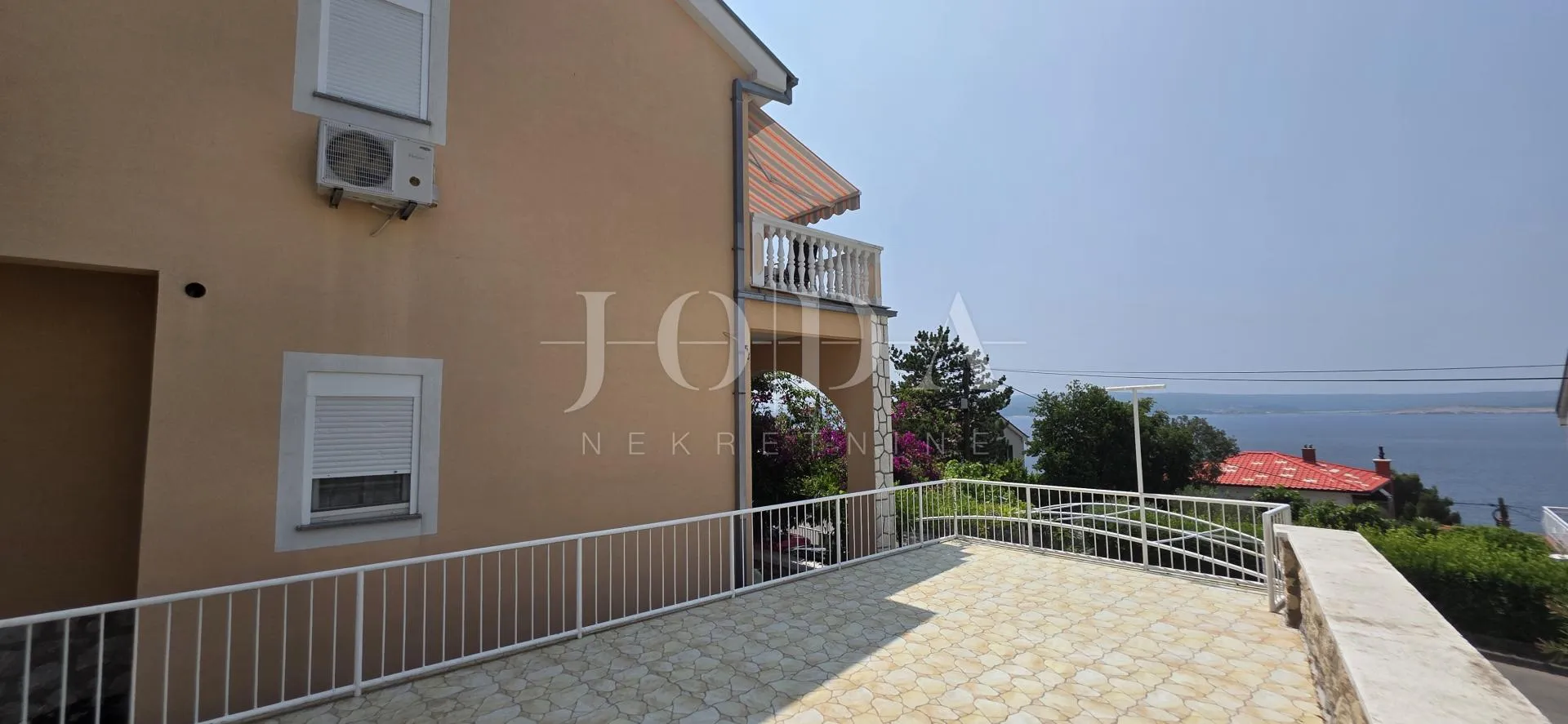 prostrana kuća s 5 apartmana, 100 m od mora – idealna za turizam! - slika 17