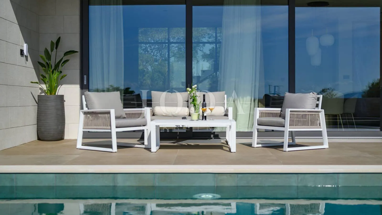 krnica, luksuzna villa moderne arhitekture sa pogledom na more - slika 12