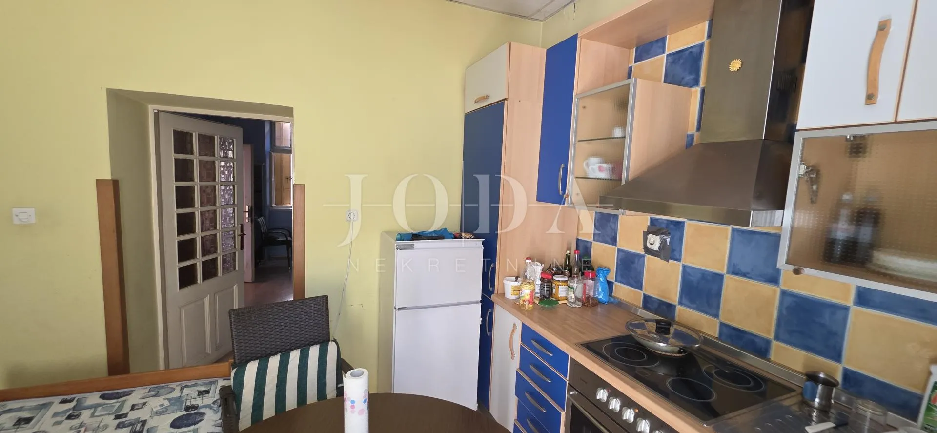 kuća u centru crikvenice, 150 m², 200 m od mora – potencijal za investiciju - slika 3