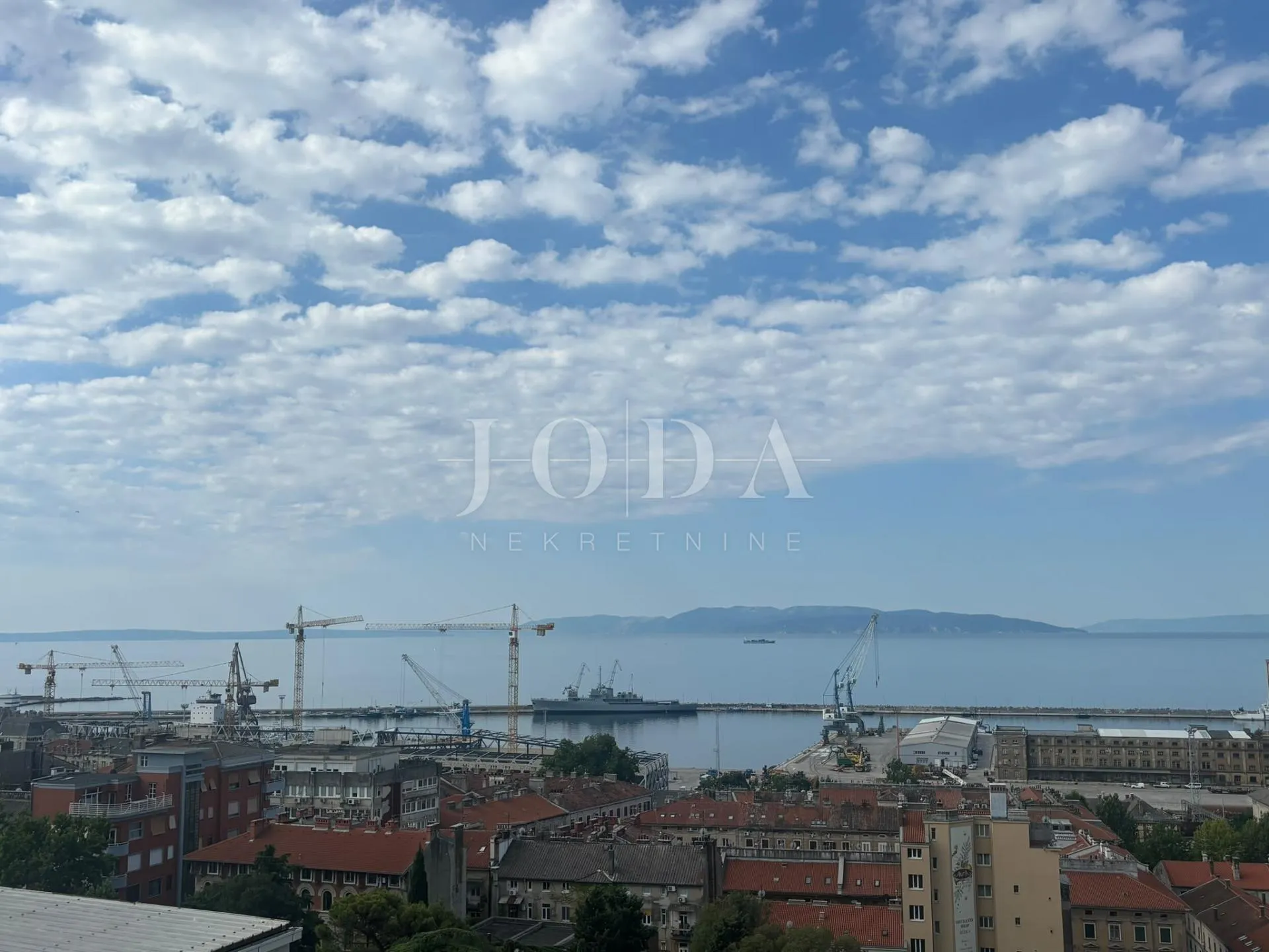 brajda, novouređen stan sa balkonom i pogledom na more - slika 9