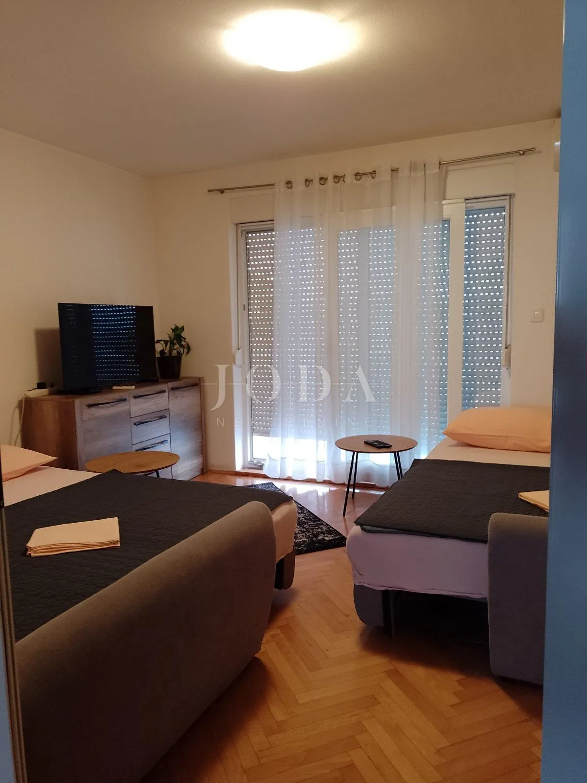 prostrani stan s pogledom na more i garažom u crikvenici - slika 5