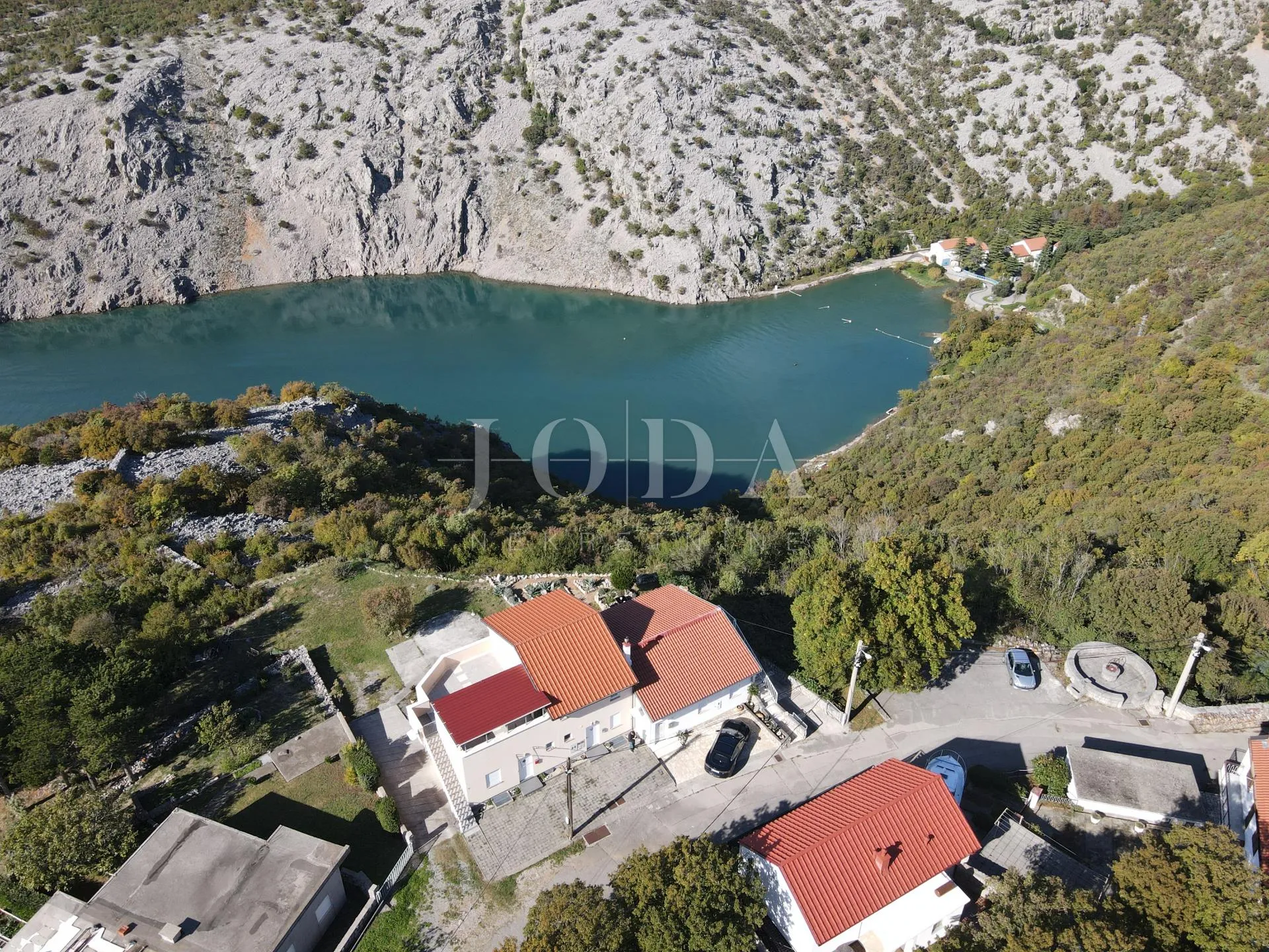 klenovica kuća sa tri jedinice - slika 5