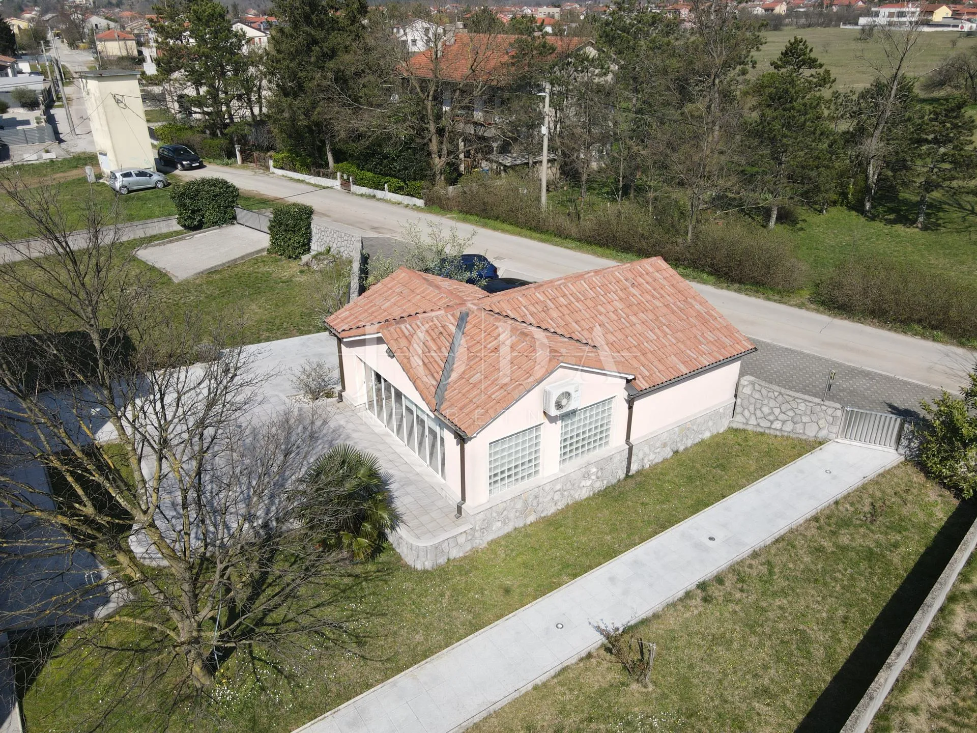 grobnik,samostojeća kuća sa poslovnim prostorom na velikoj okućnici - slika 49