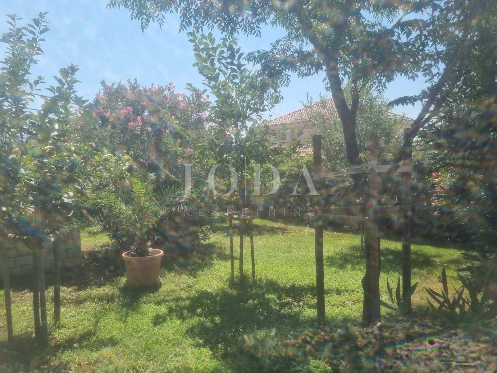 novi vinodolski, etaža sa dvije stambene jedinice i okućnicom - slika 17