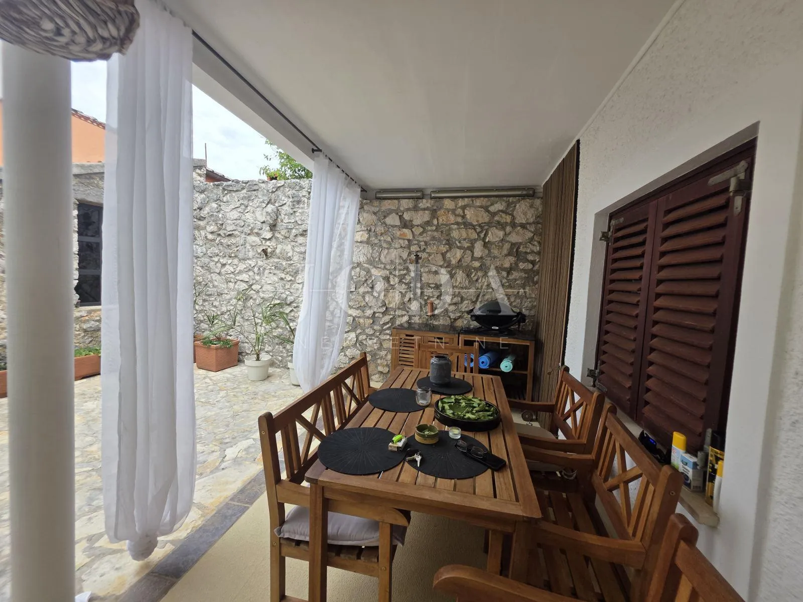novi vinodolski, kuća sa dvorišnim objektom u blizini centra - slika 27