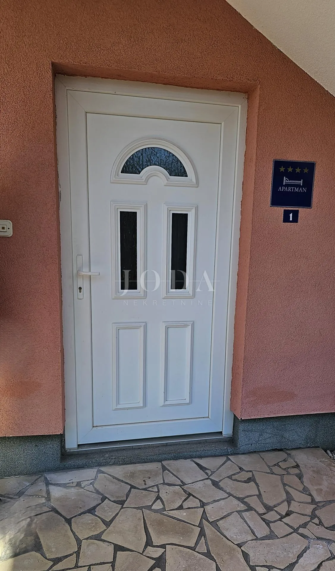 dva stana sa parkingom u prizemlju obiteljske kuće,labin okolica - slika 12