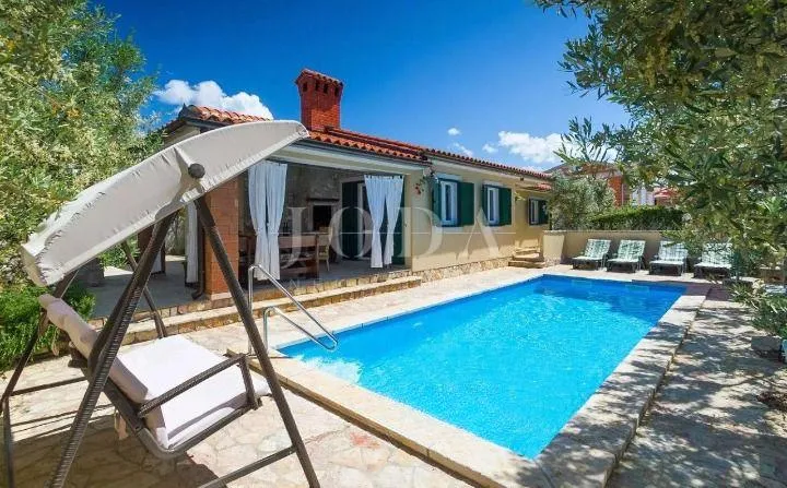 prekrasna vila s grijanim bazenom,saunom i jacuzzijem,rovinj okolica - slika 8