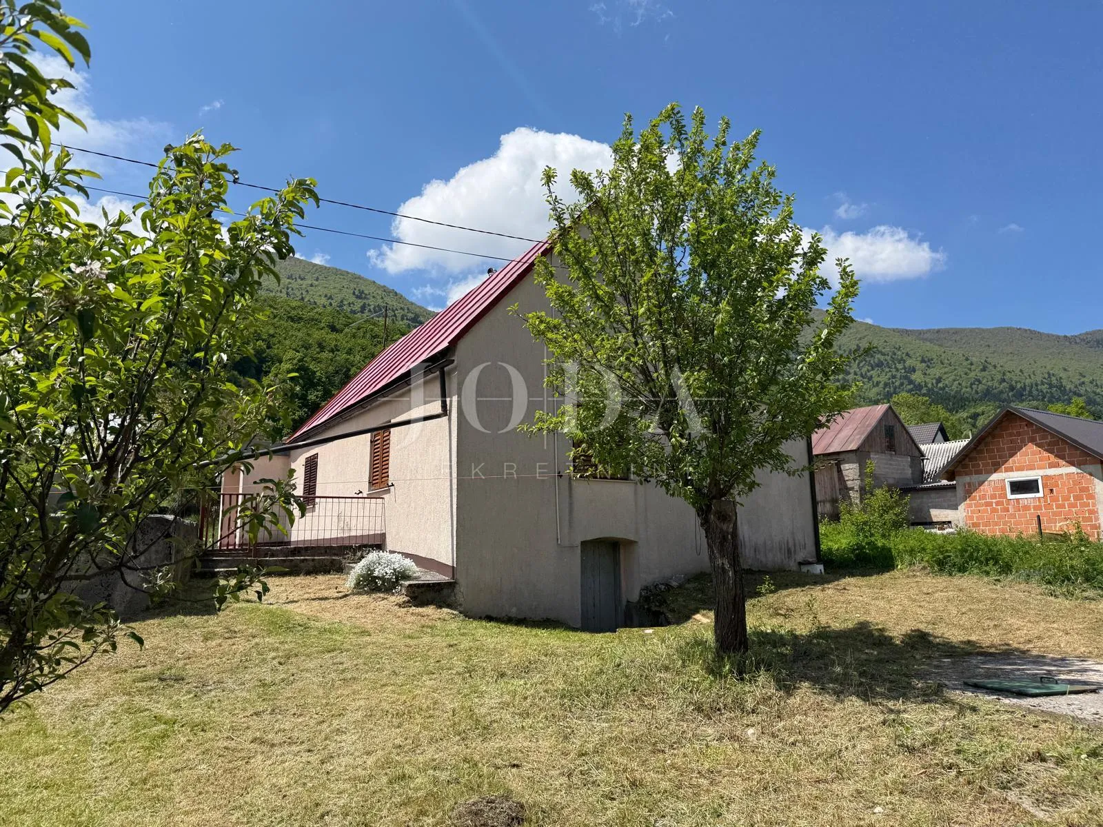 Samostojeća prizemnica na mirnoj lokaciji s dodatnim objektom od 20 m² - Krasno Polje, Senj