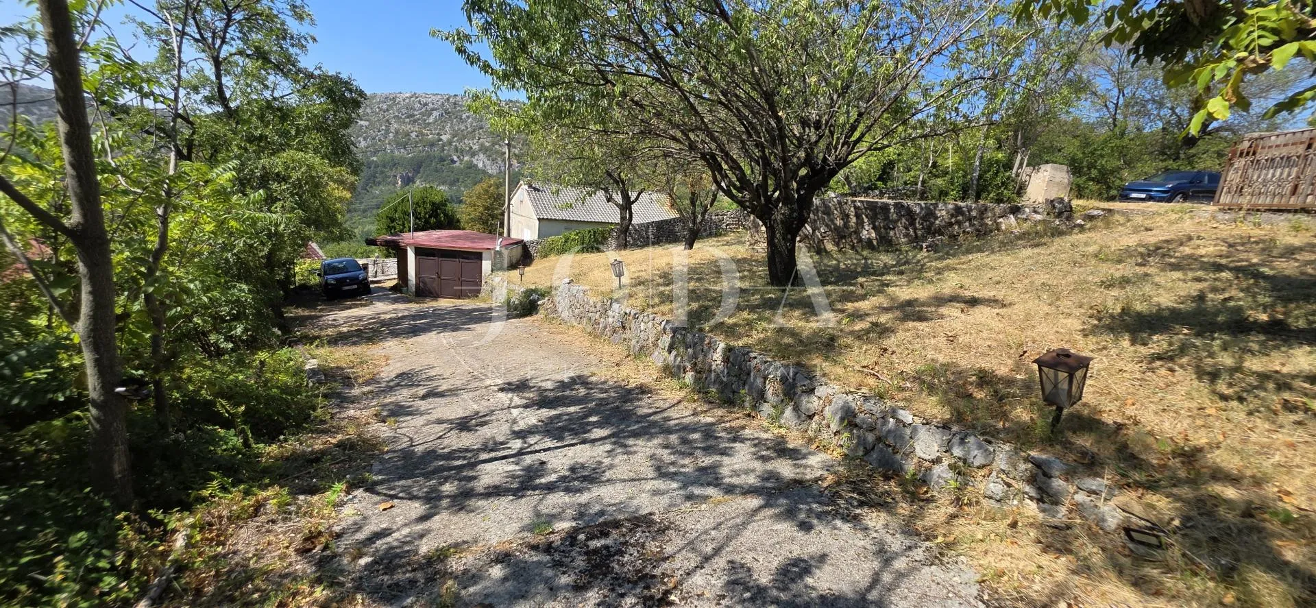 bribir: kamena kuća s pogledom na more i okućnicom - slika 39