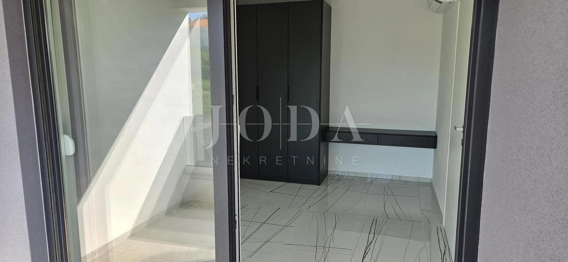novalja, novogradnja prvi kat 2sdb - slika 7