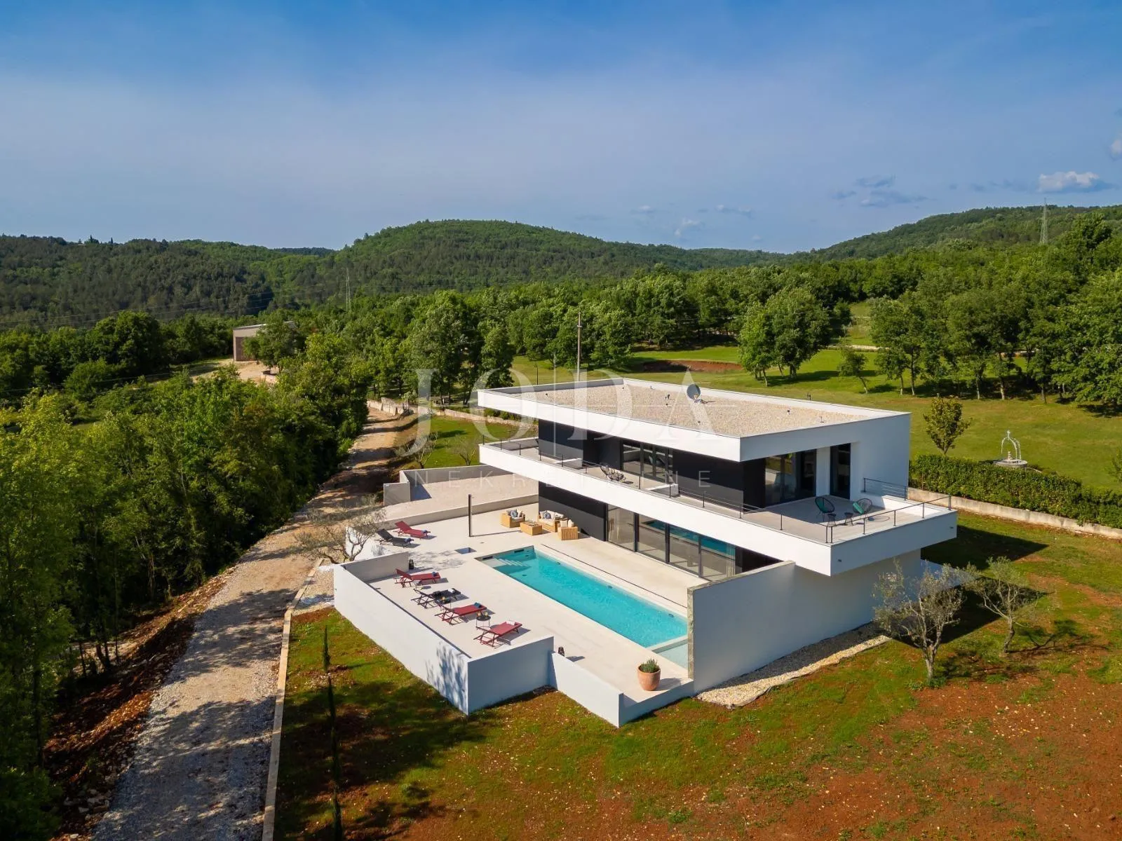 grožnjan, zadivljujuća luksuzna dizajnerska villa - slika 2