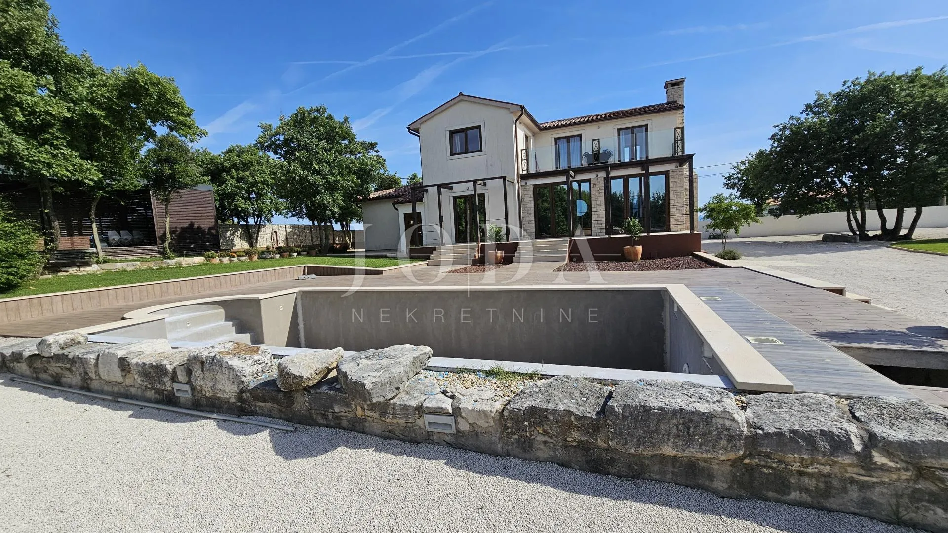 prekrasna villa sa bazenom i prostranom okućnicom,barban okolica - slika 38