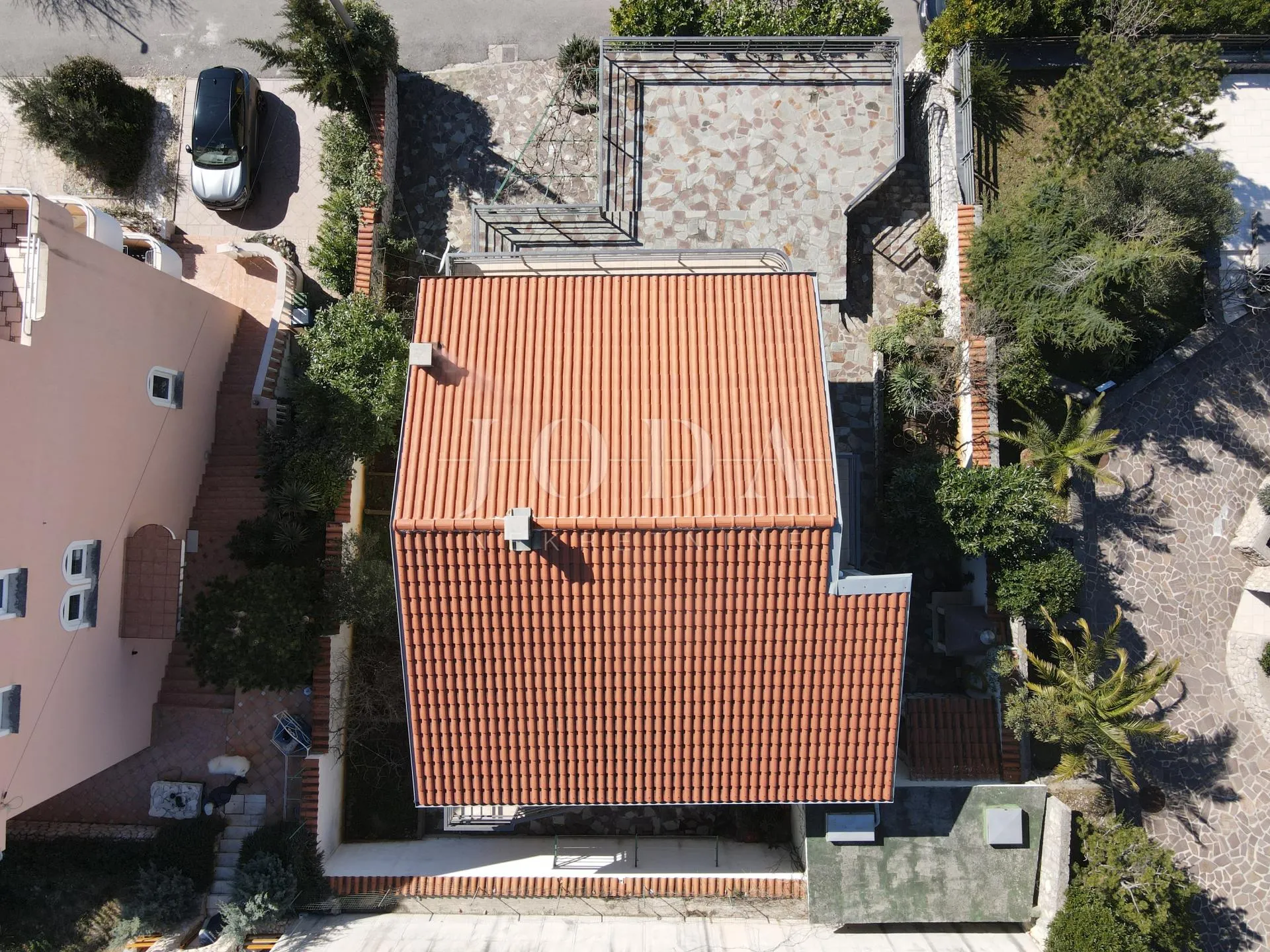 kuća sa 2 stana i panoramskim pogledom - slika 10