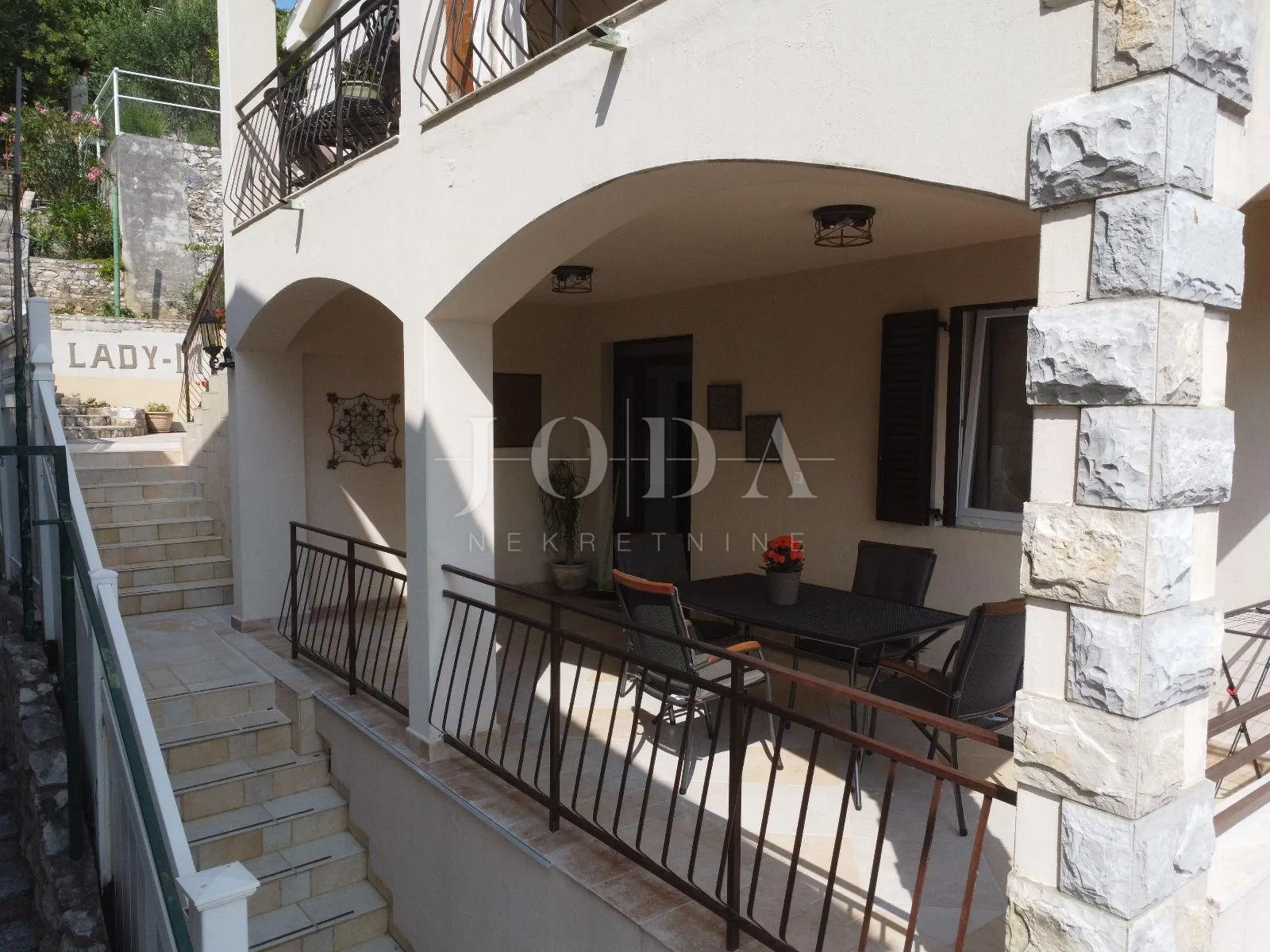 rabac, kuća sa četiri stambene jedinice, te predivnim pogledom na more - slika 39